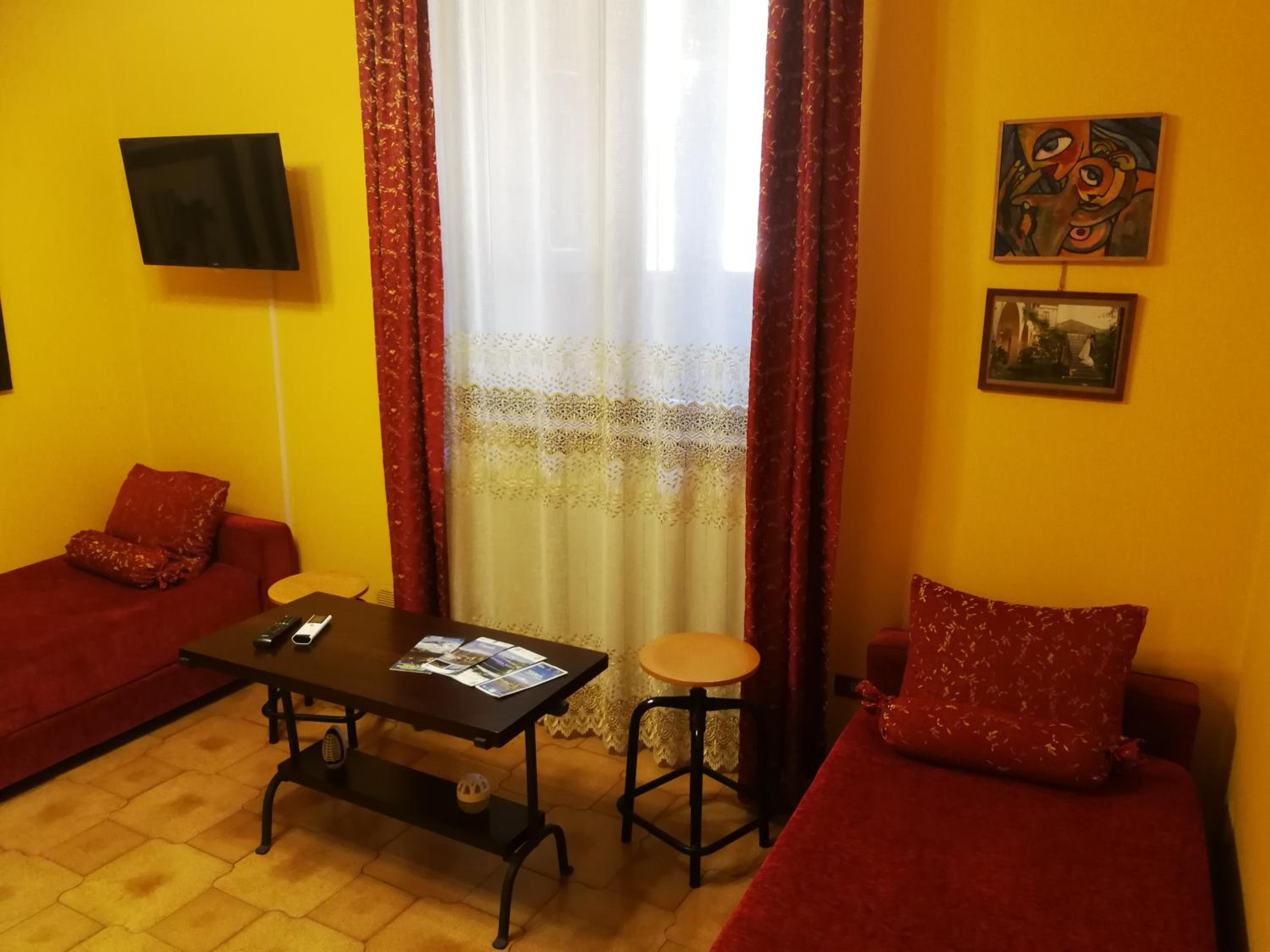 One-Bedroom Apartment photo 1