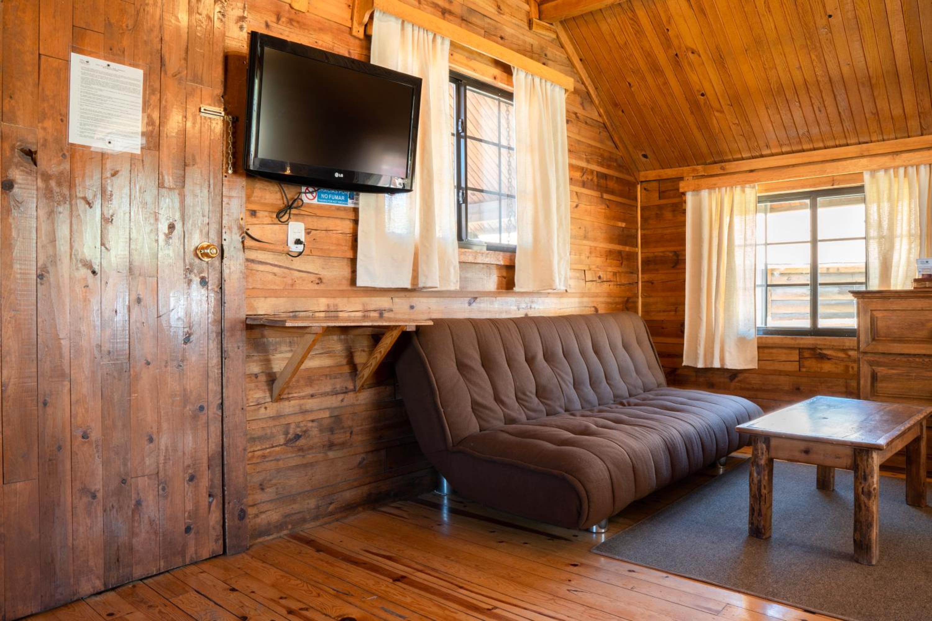 Standard Twin Room with Sofa - Photo 5