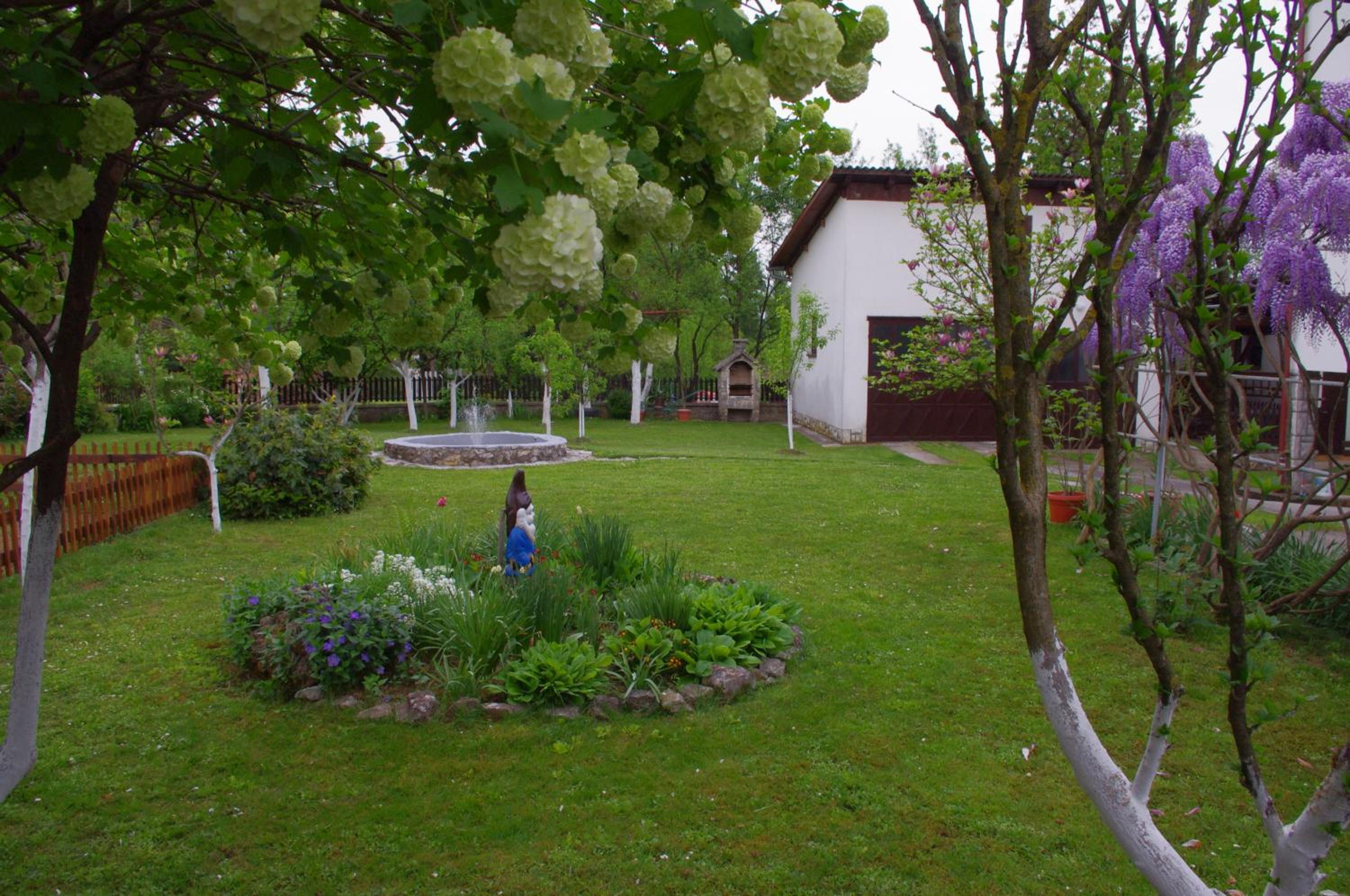 Apartment with Balcony - Photo 6