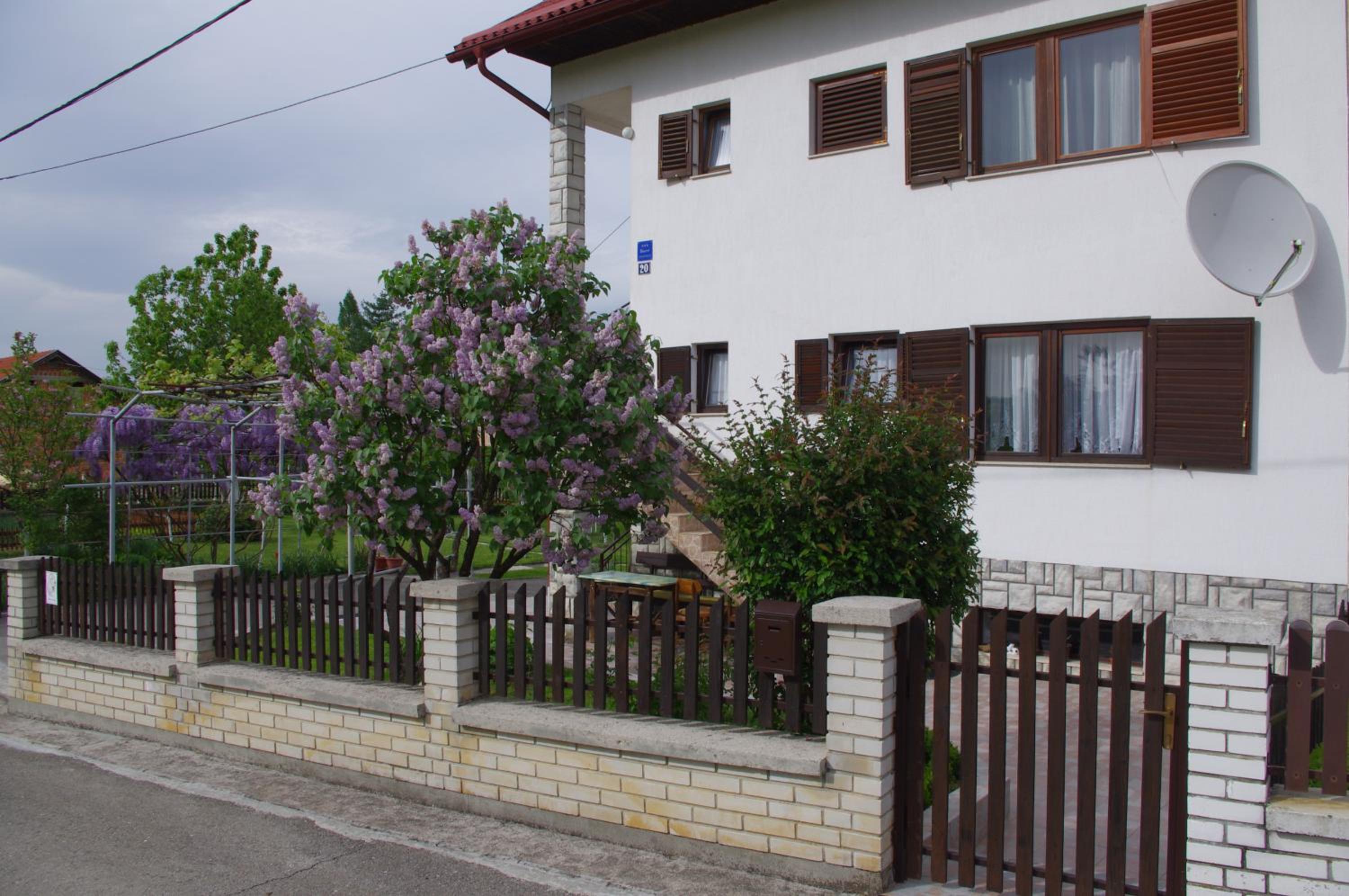 Apartment with Balcony - Photo 34
