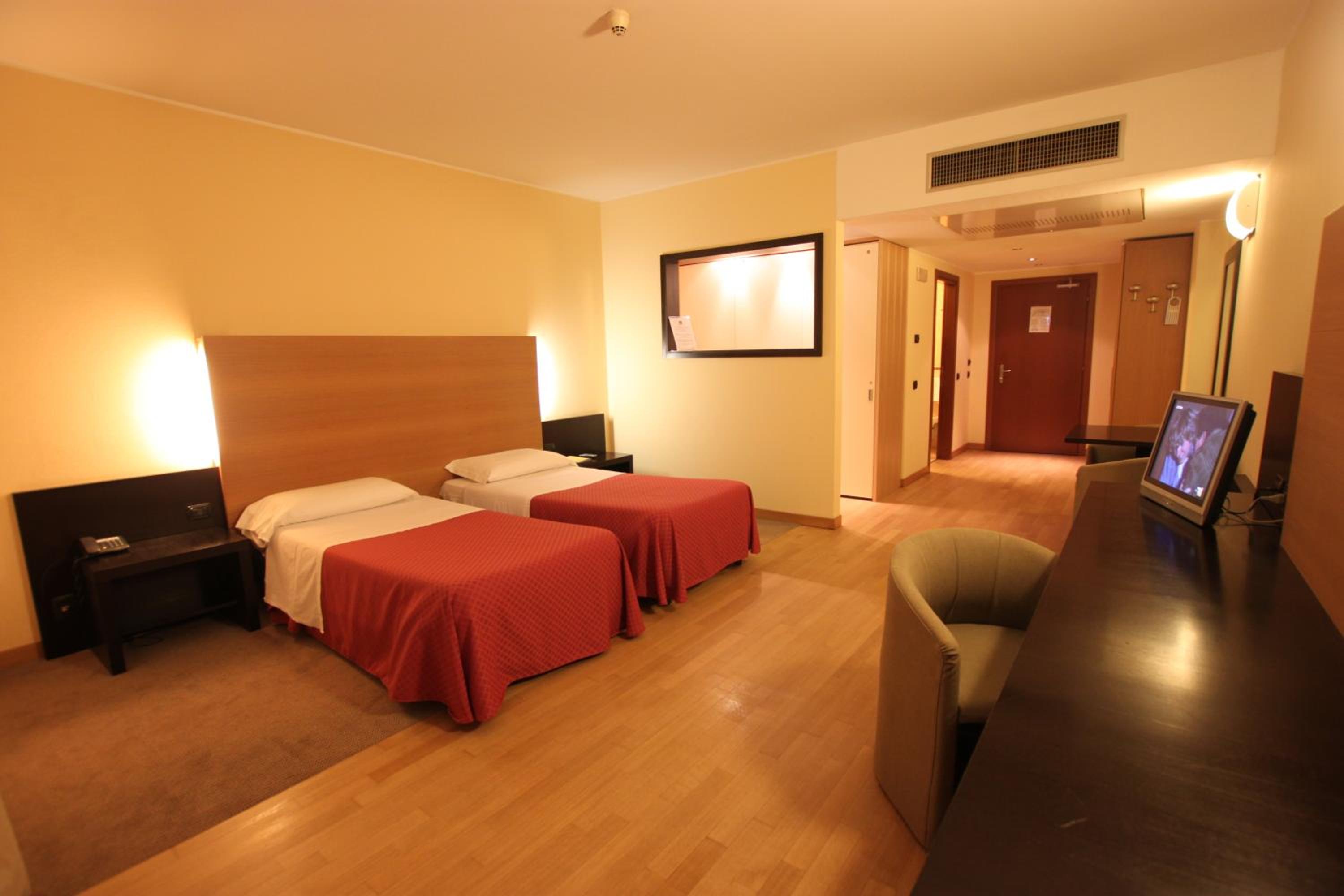 Twin Room - Photo 4