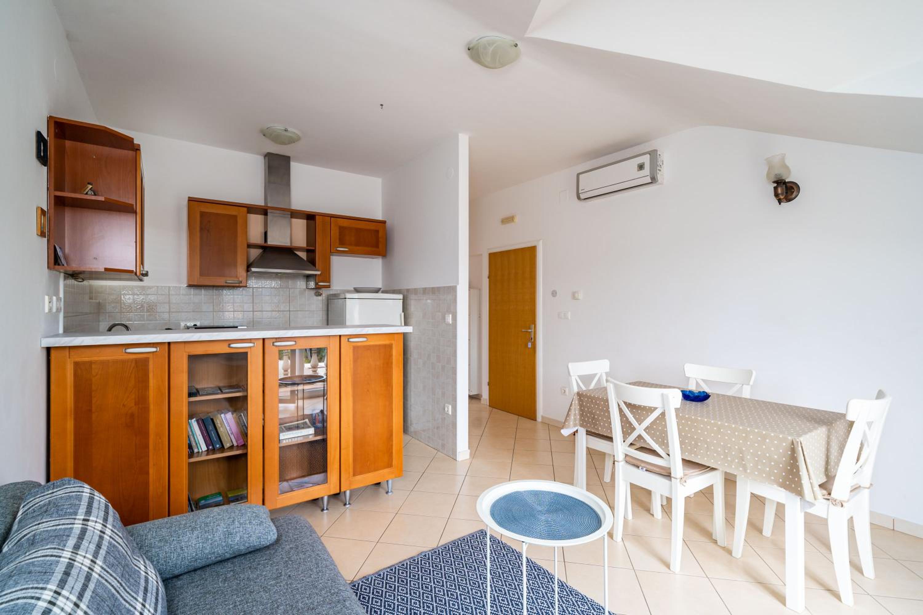 One-Bedroom Apartment photo 2
