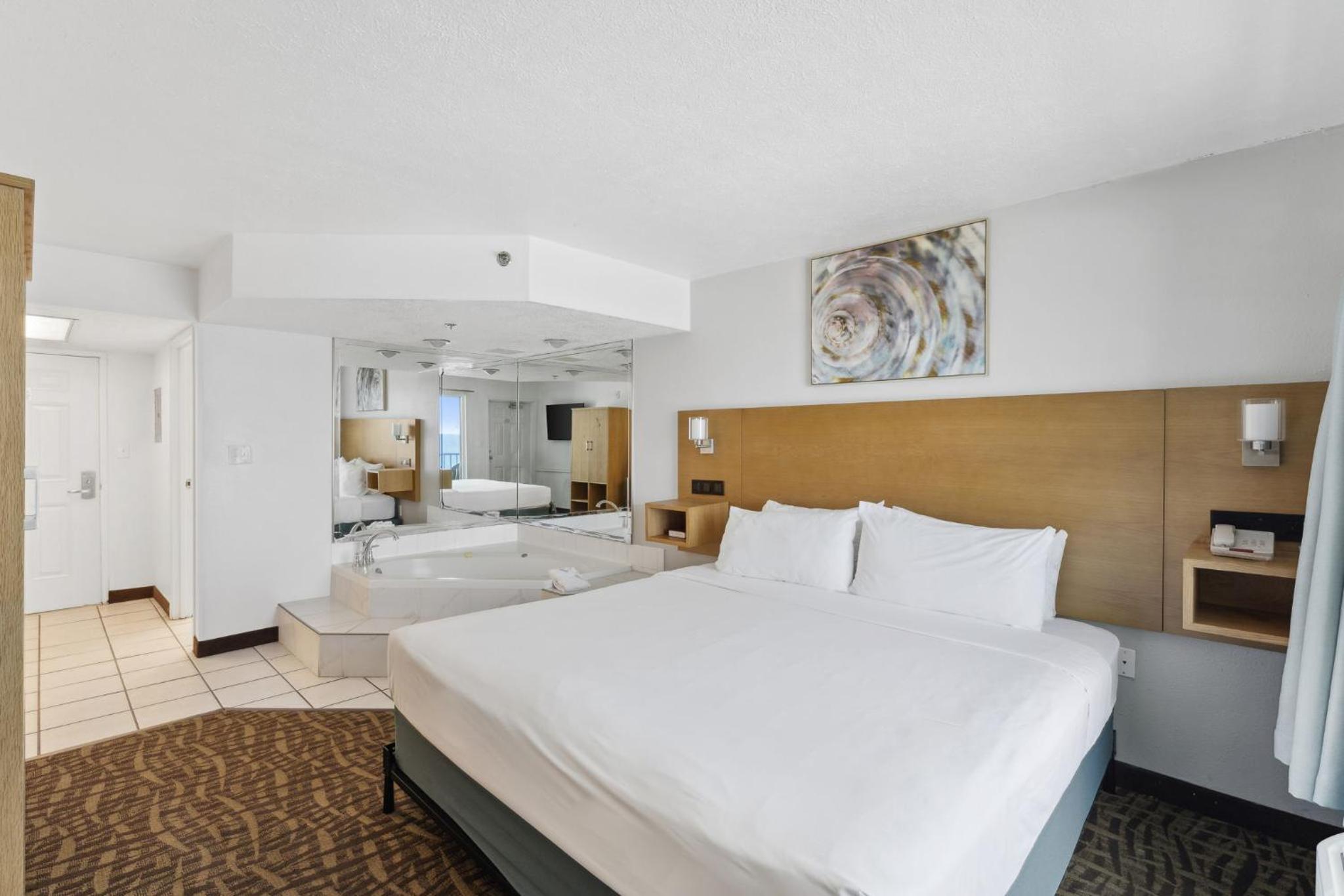 Beachfront Classic Room - King with Jacuzzi - Photo 2