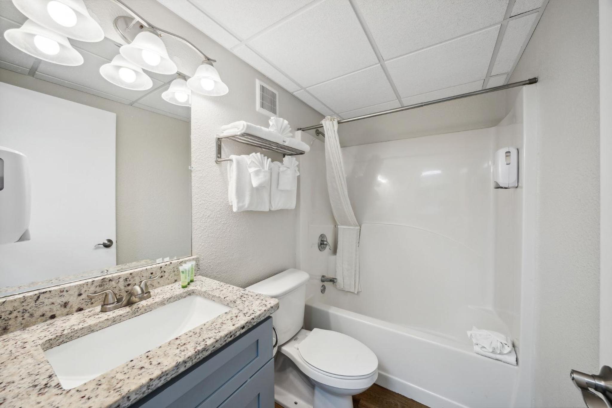 Deluxe Queen Suite With Ocean/Gulf View - Photo 5