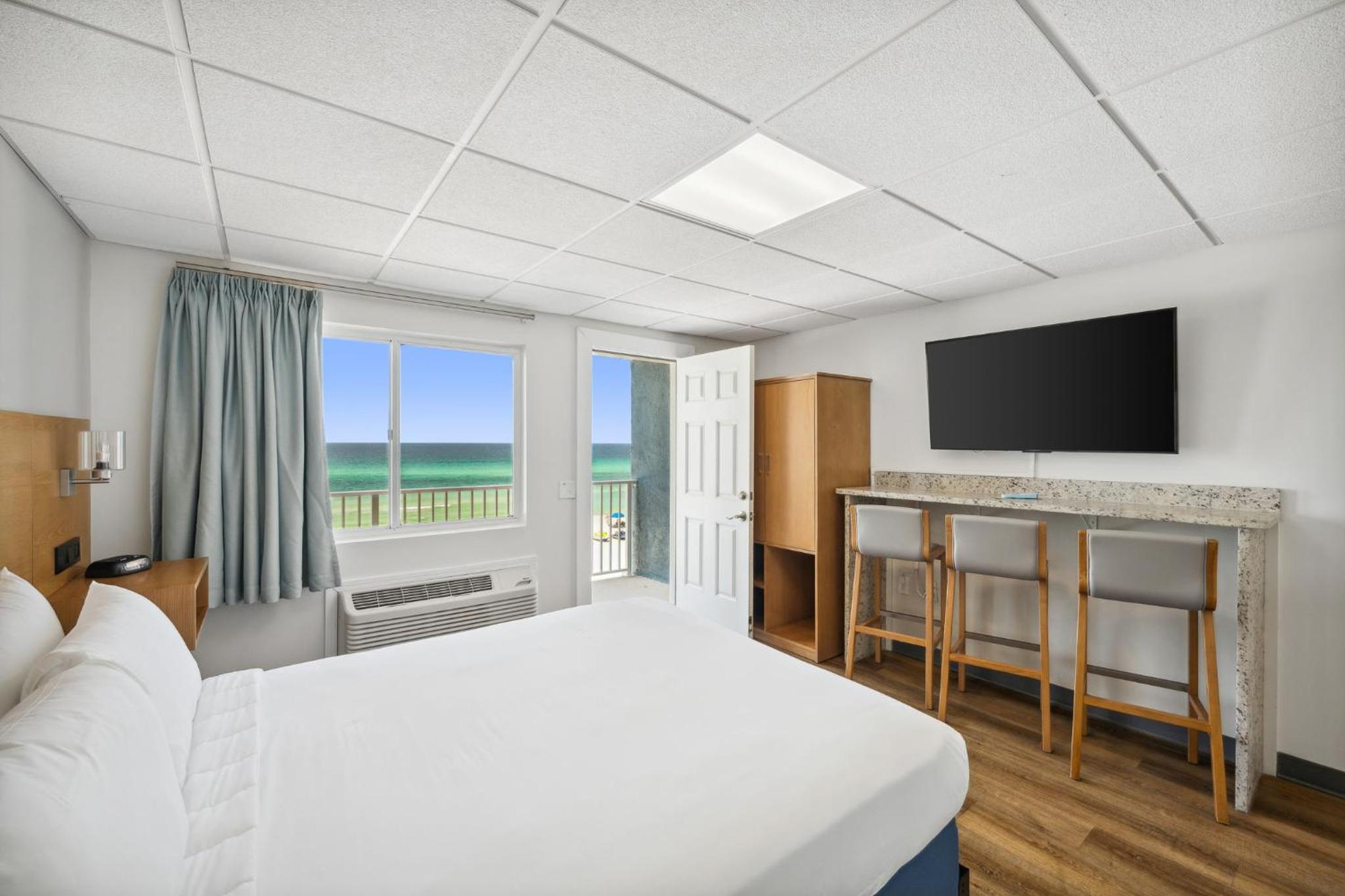 Deluxe Queen Suite With Ocean/Gulf View - Photo 2