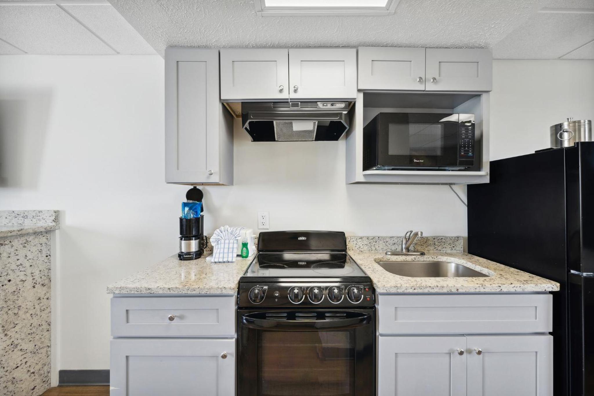 Deluxe Queen Suite With Ocean/Gulf View - Photo 4