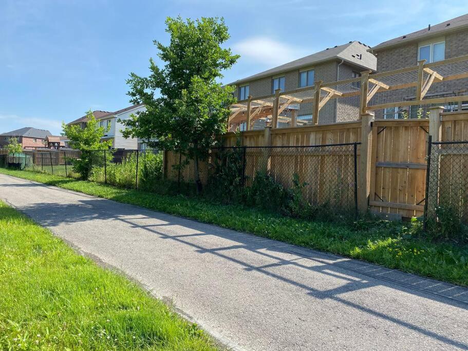 Three-Bedroom House photo 2