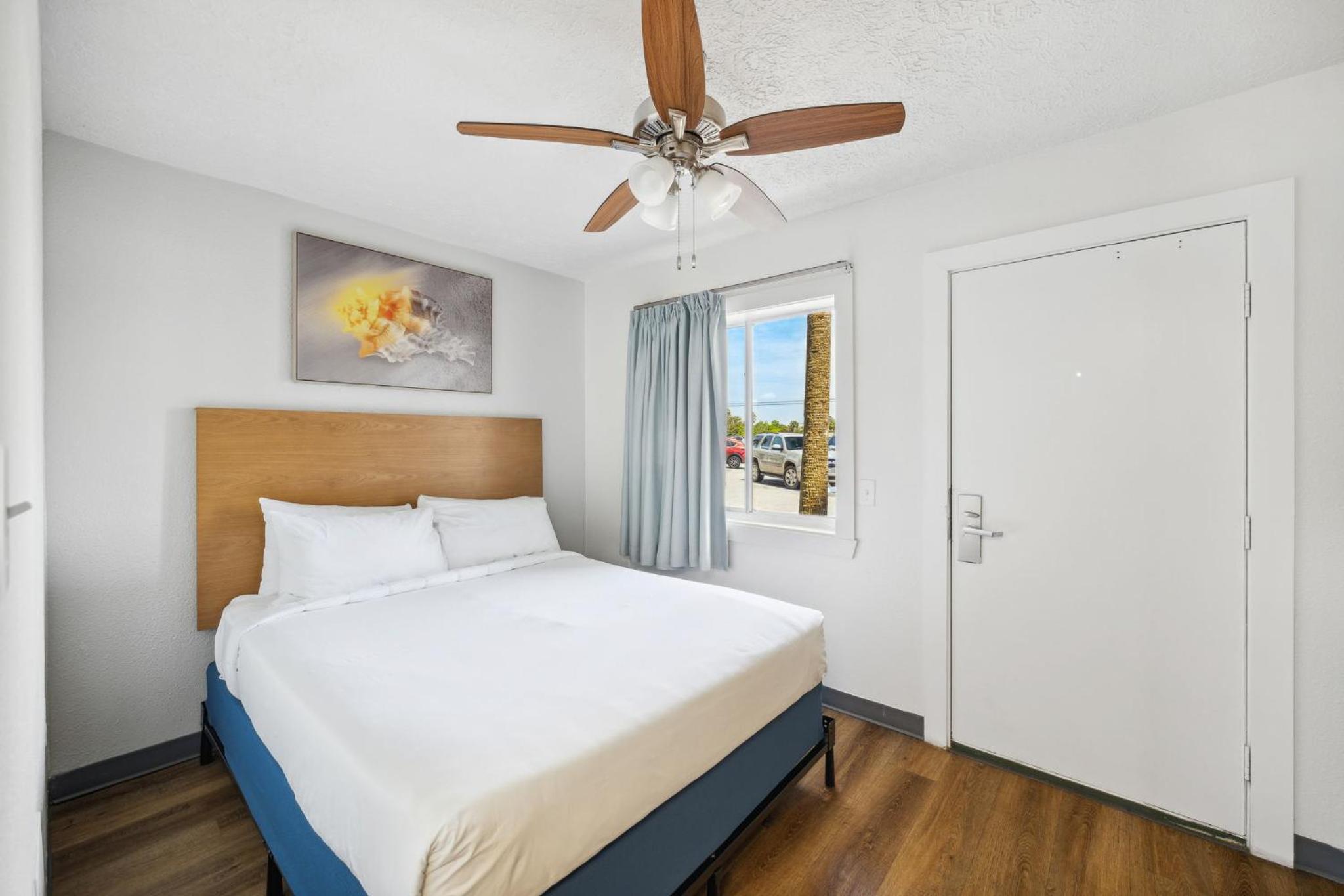 Deluxe Suite With Ocean/Gulf View Beach Walkup  - Photo 3