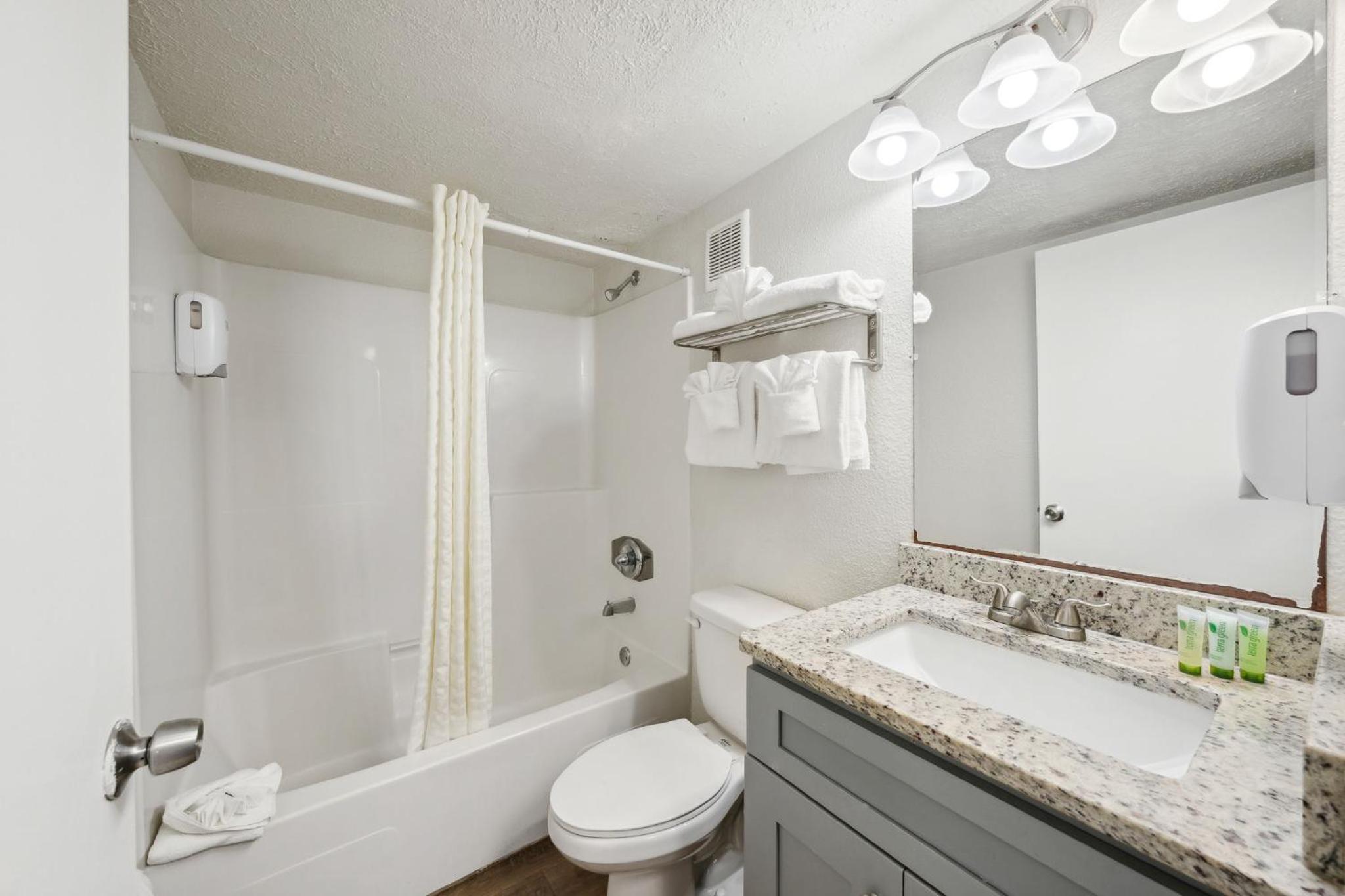 Deluxe Suite With Ocean/Gulf View Beach Walkup  - Photo 9