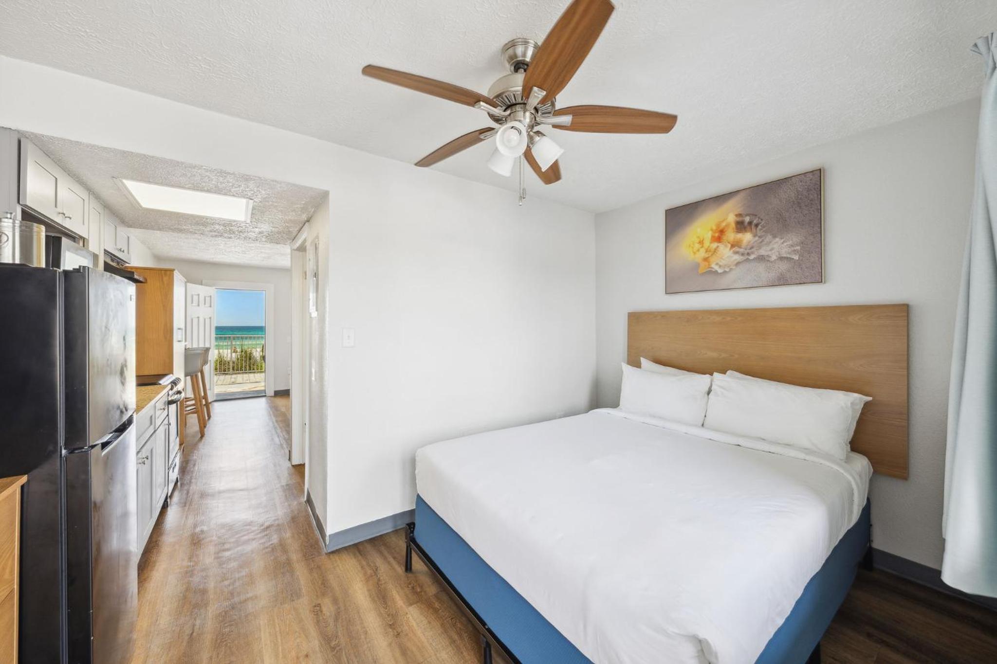 Beachfront Classic Room - Queen/Queen with Kitchen - Split Accommodations - Photo 4