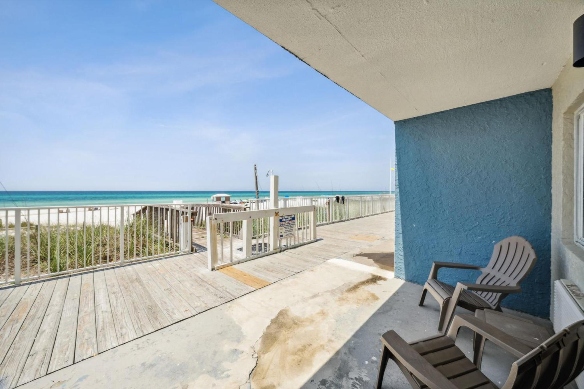 Deluxe Suite With Ocean/Gulf View Beach Walkup  - Photo 16