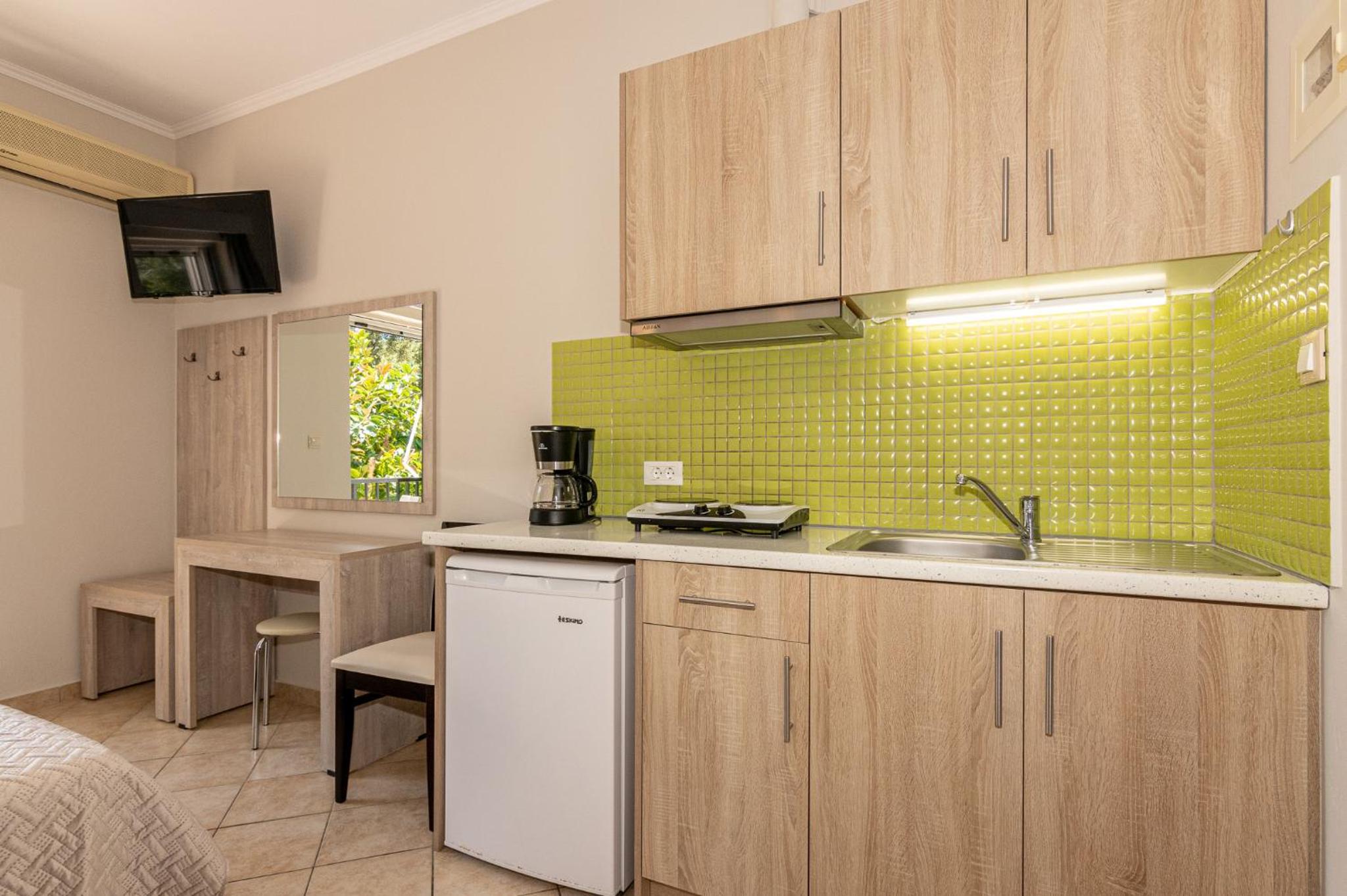 Studio (2 Adults) - Photo 3