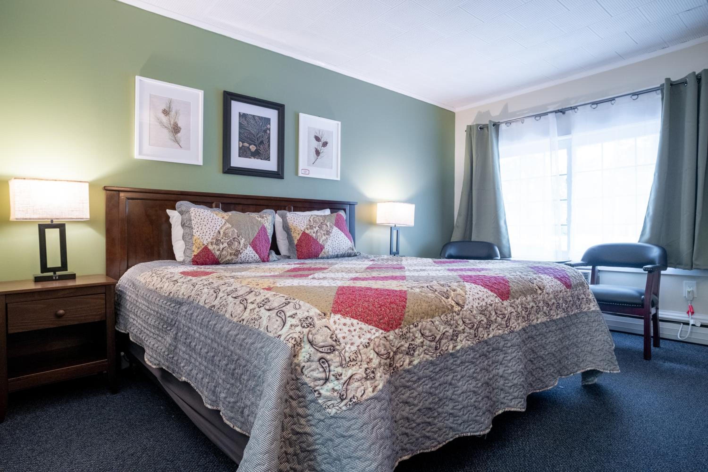 Queen Room with Two Queen Beds - Photo 1