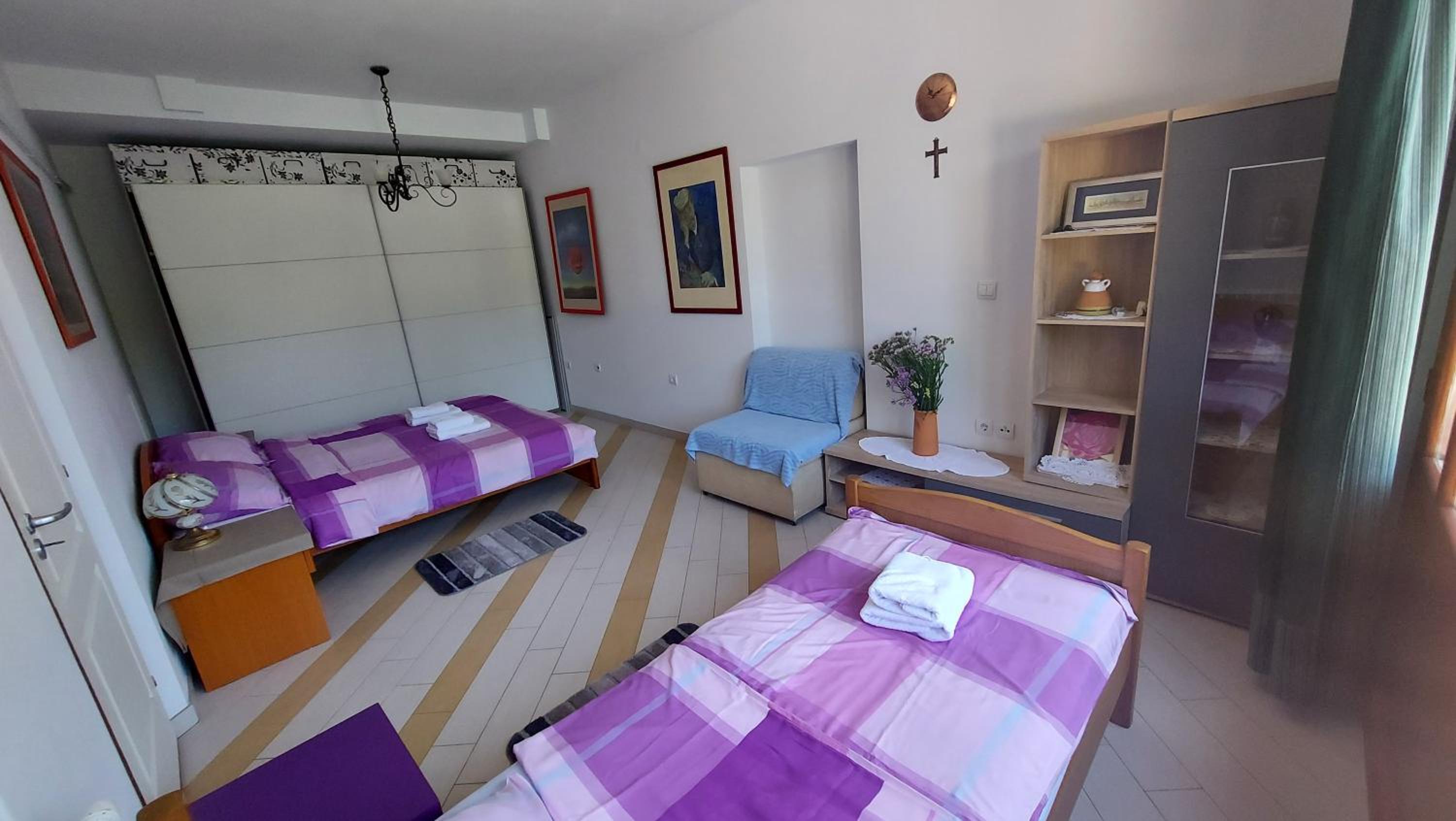 One-Bedroom Apartment - Photo 11