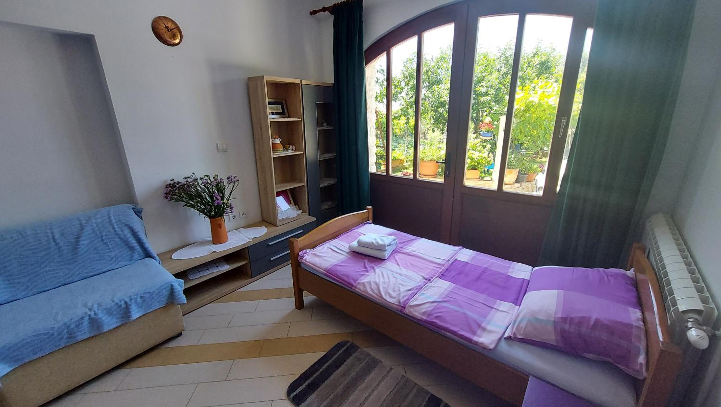 One-Bedroom Apartment - Photo 10