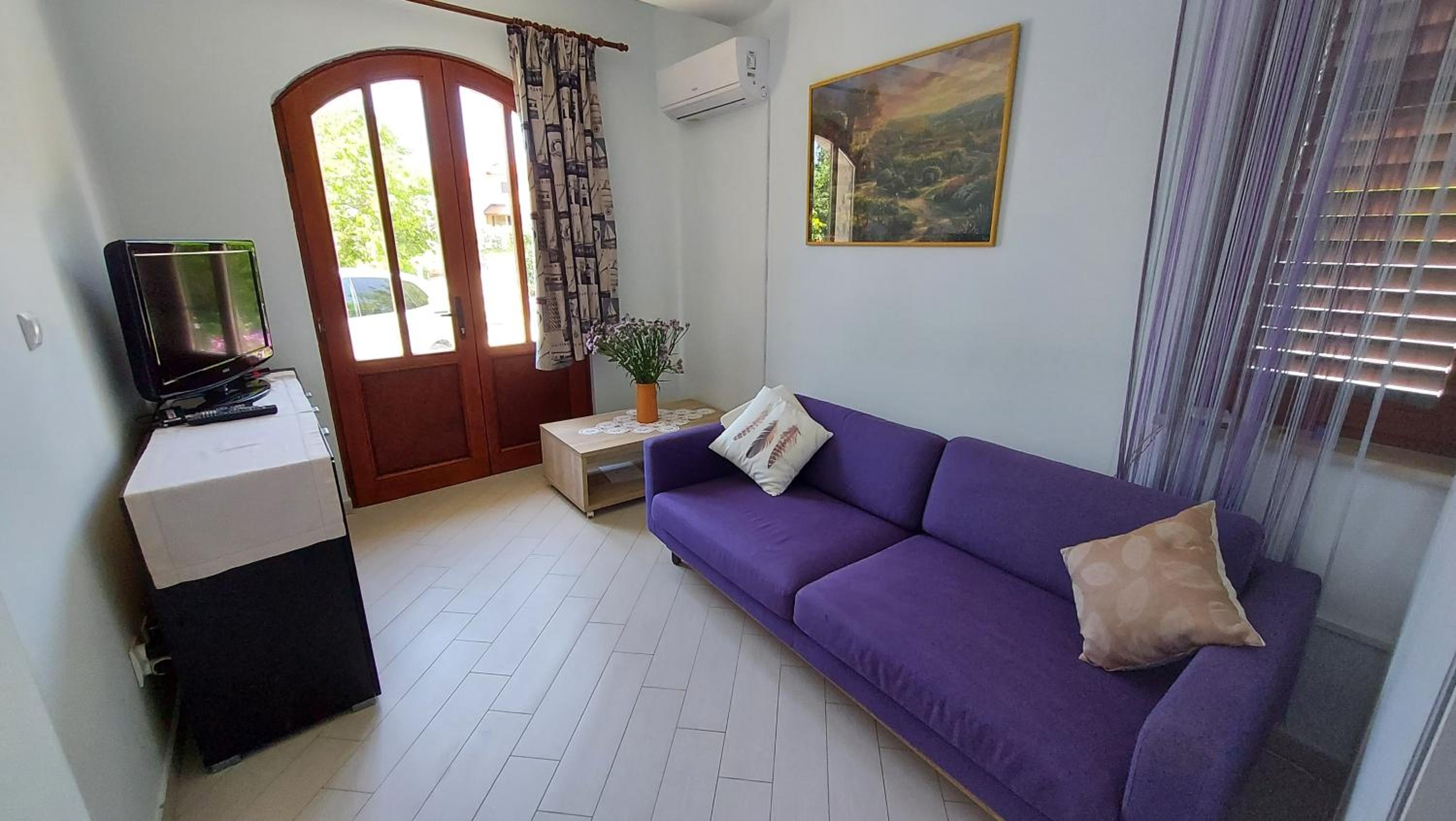 One-Bedroom Apartment - Photo 17