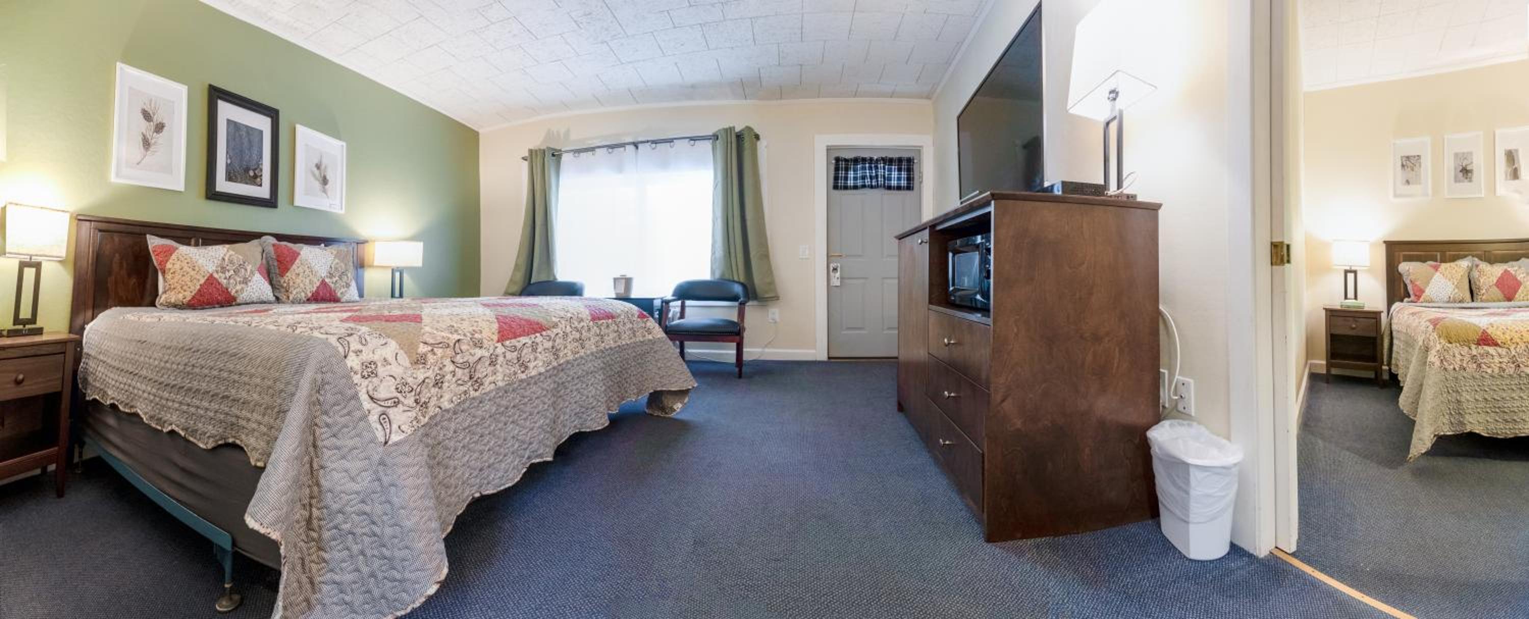 Superior Family Room - Photo 7