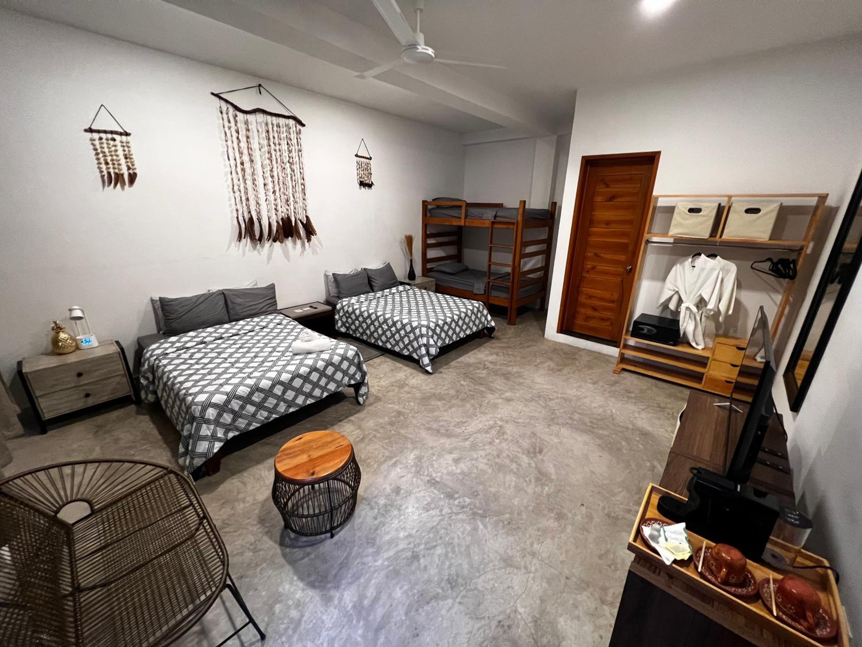 Superior Family Room - Photo 2