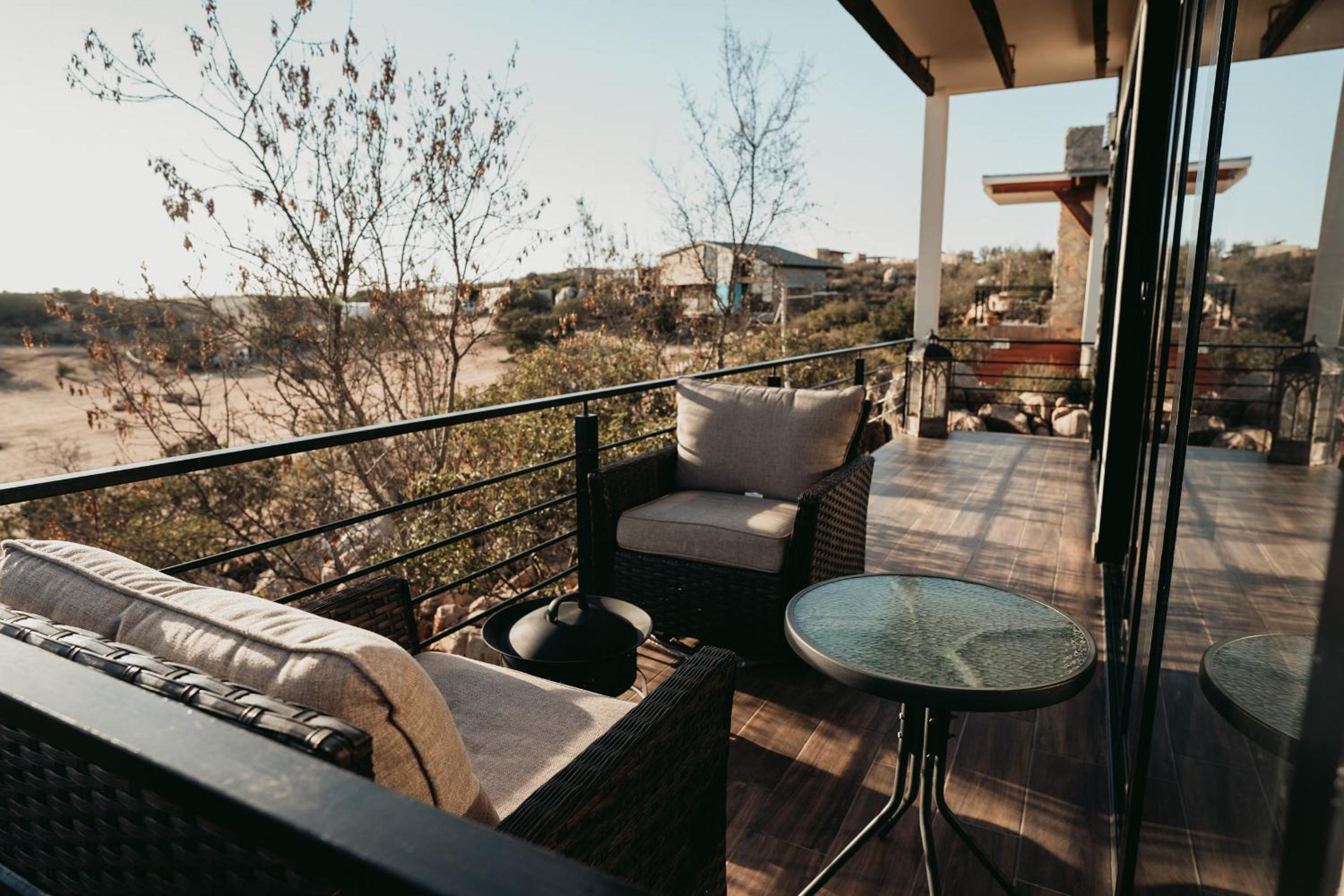 Junior Suite with Balcony - Photo 2