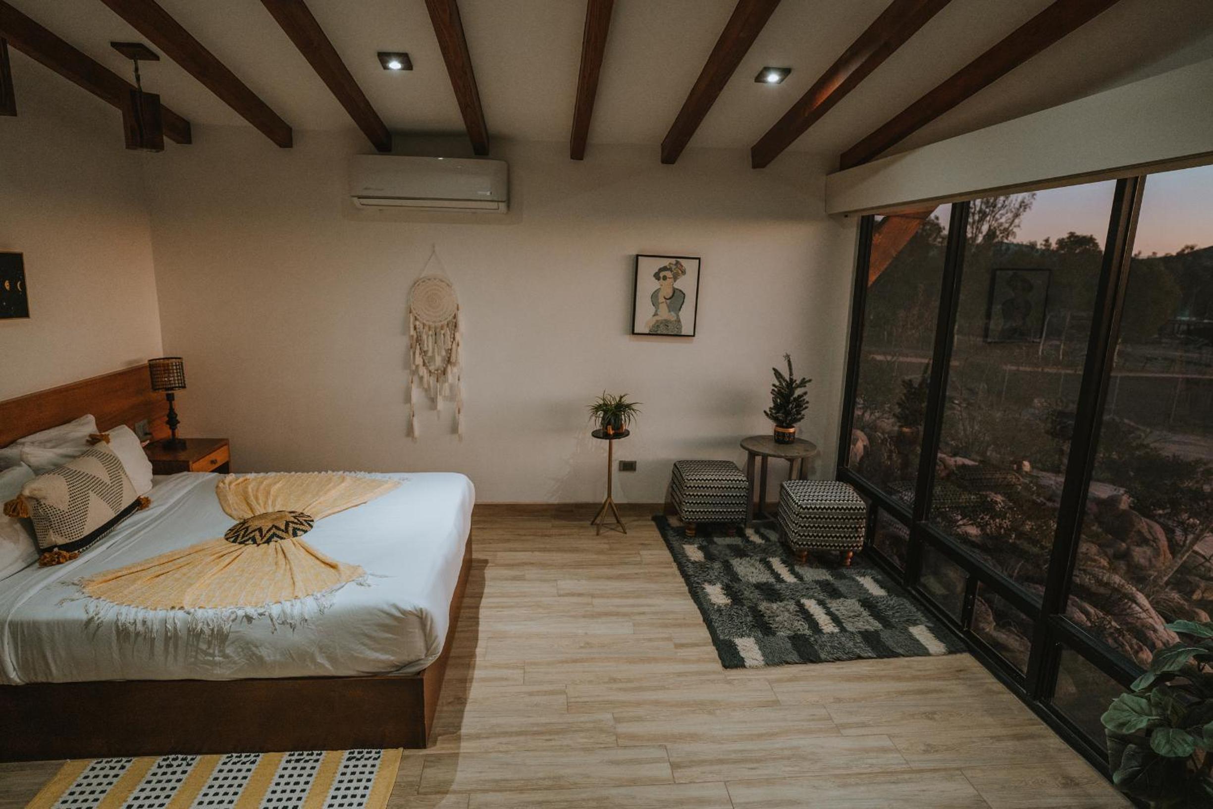 Deluxe Room - Photo 1
