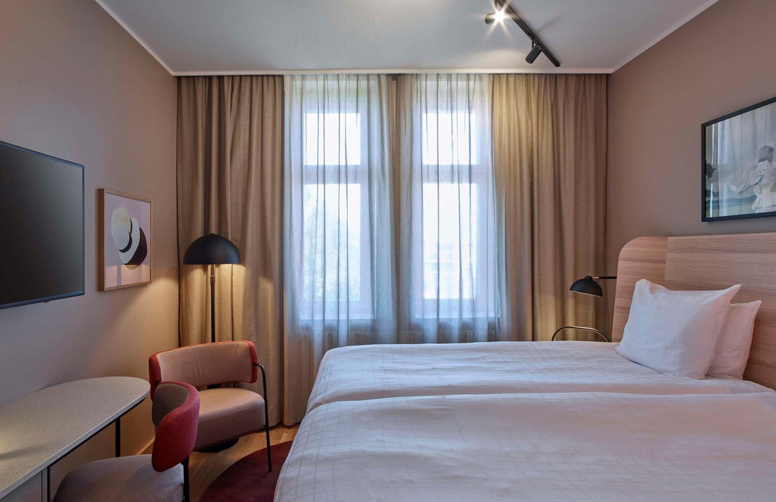 Standard Twin Room - Photo 4