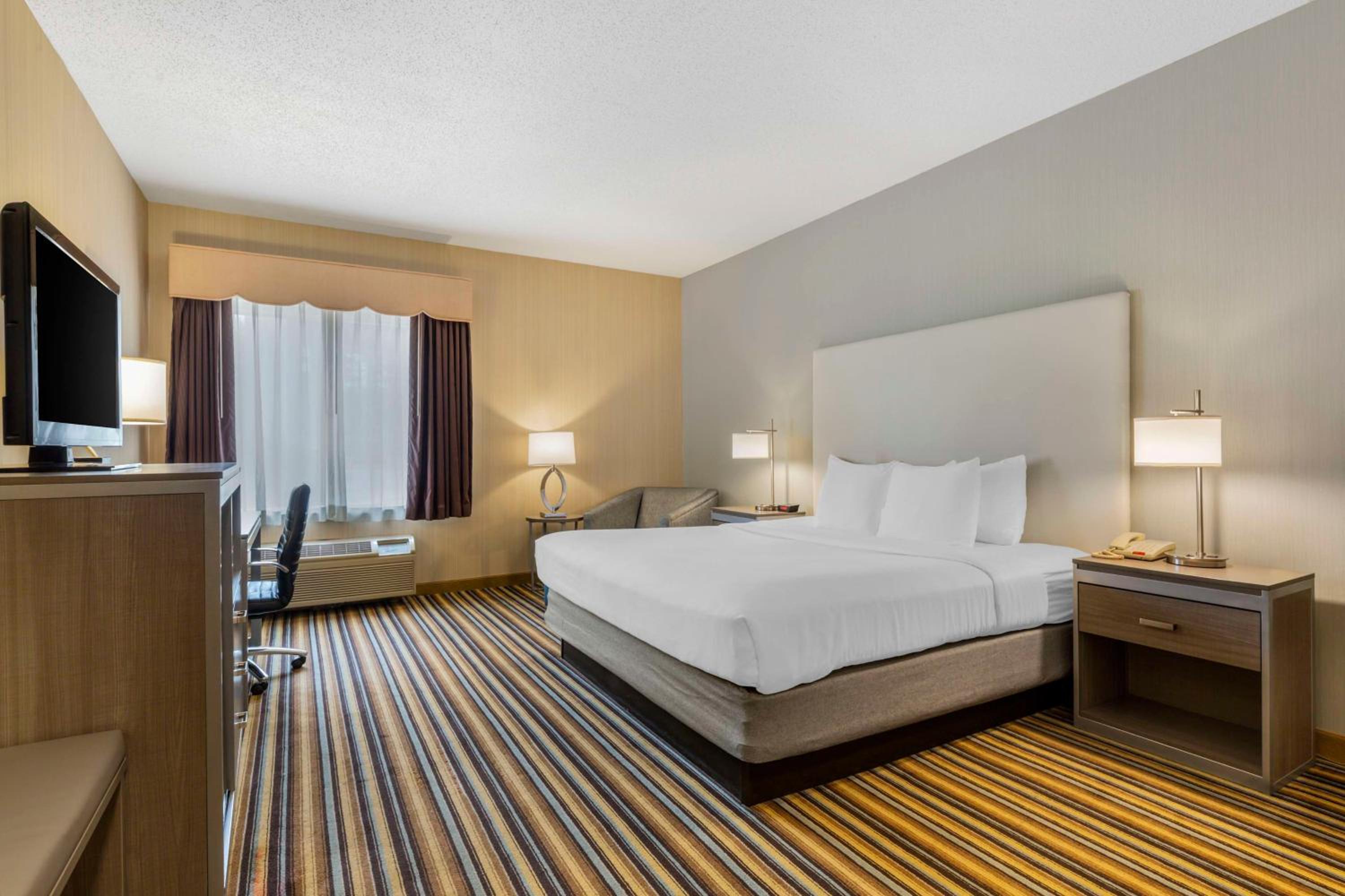 King Room - Non-Smoking - Photo 1