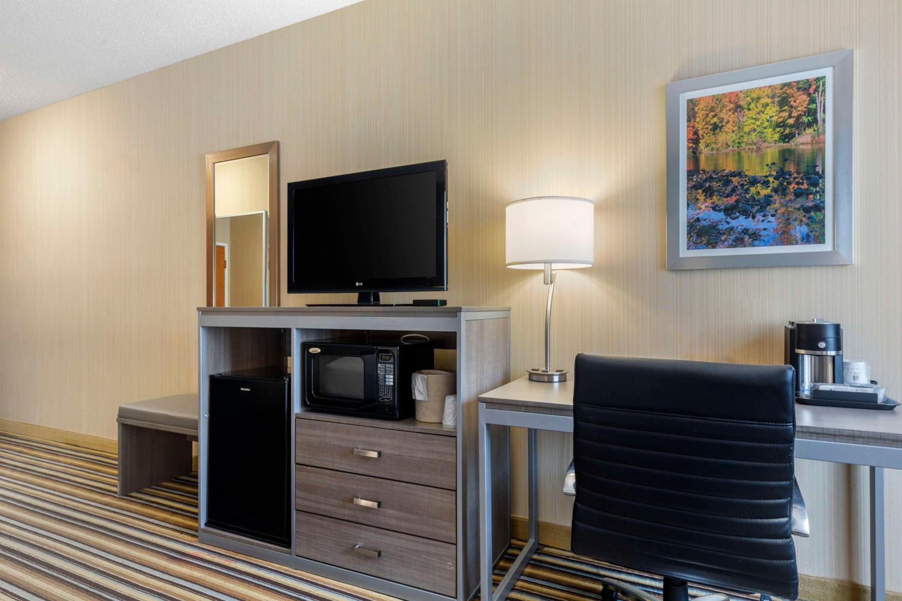 King Room - Non-Smoking - Photo 2