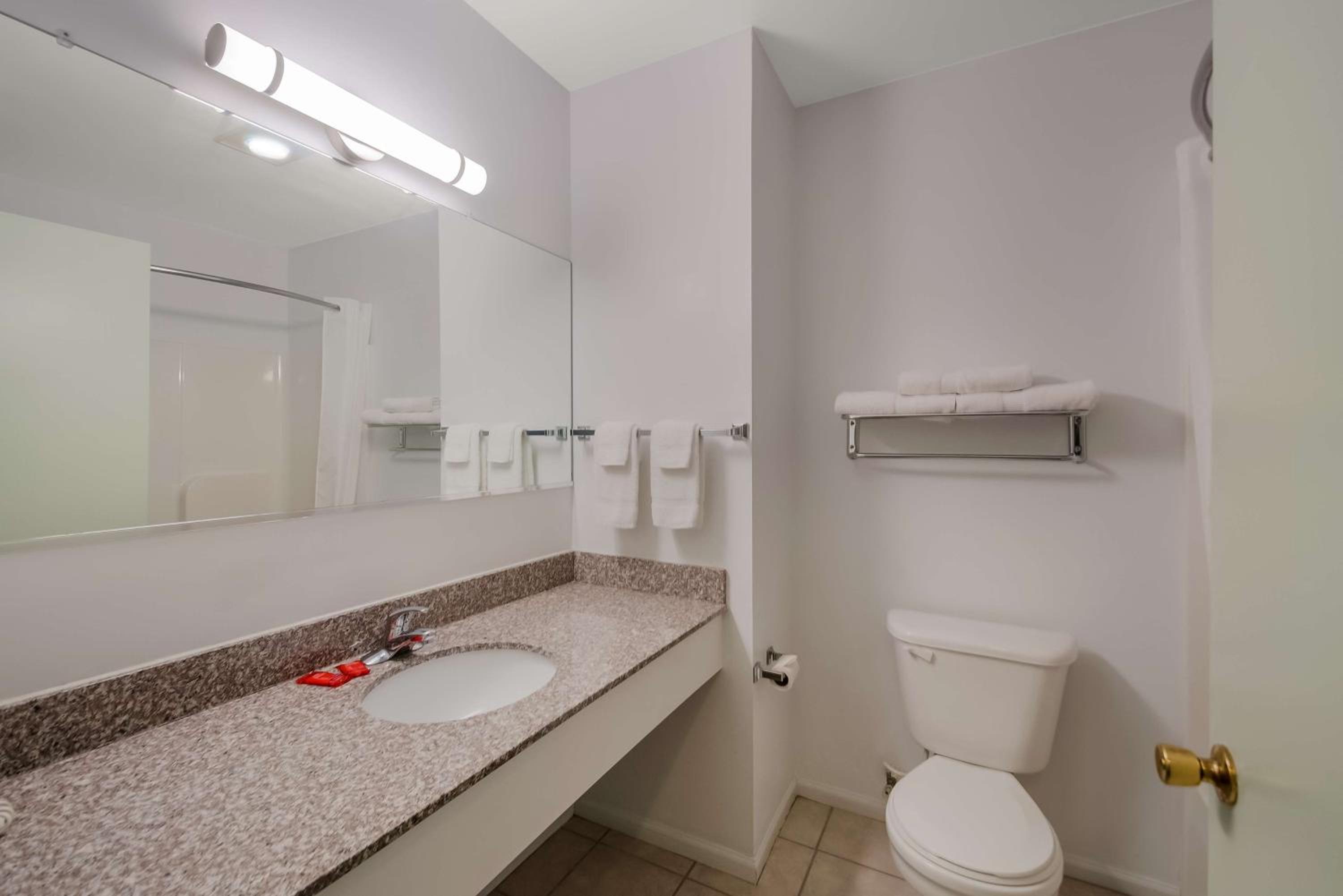 Two-Bedroom King Suite photo 3