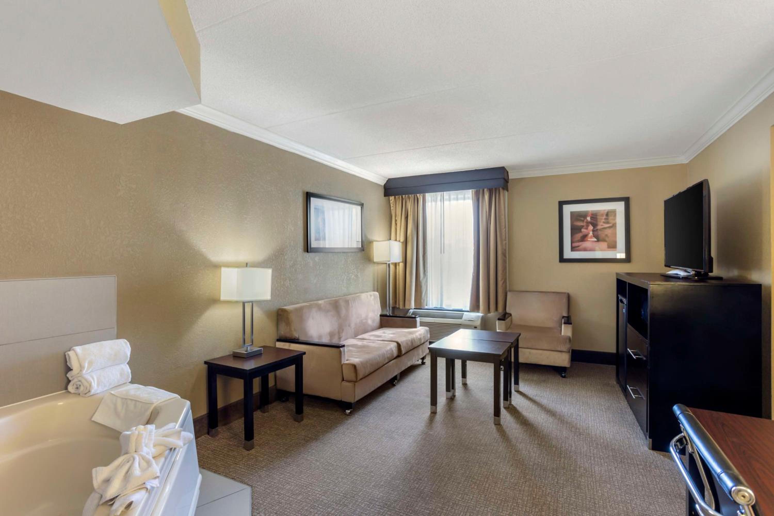 King Suite - Photo 1