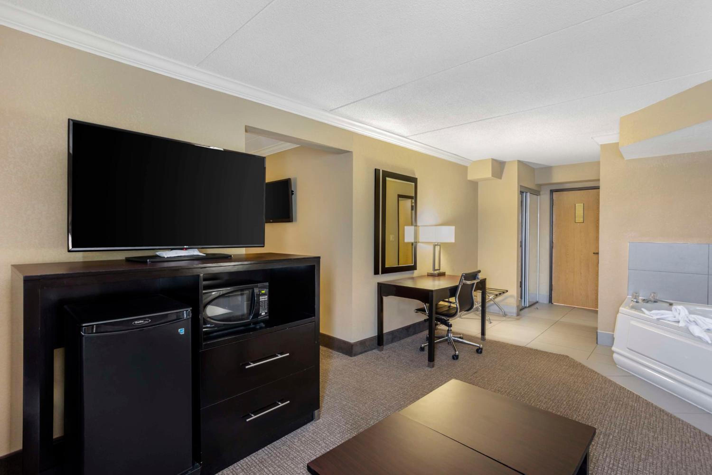 King Suite - Photo 3