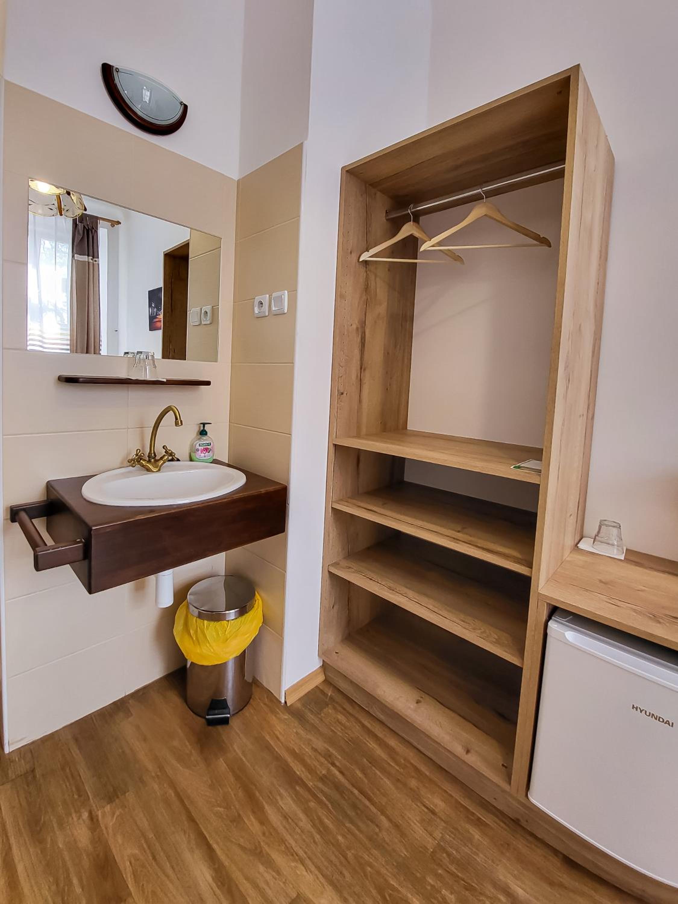 Single Room photo 3