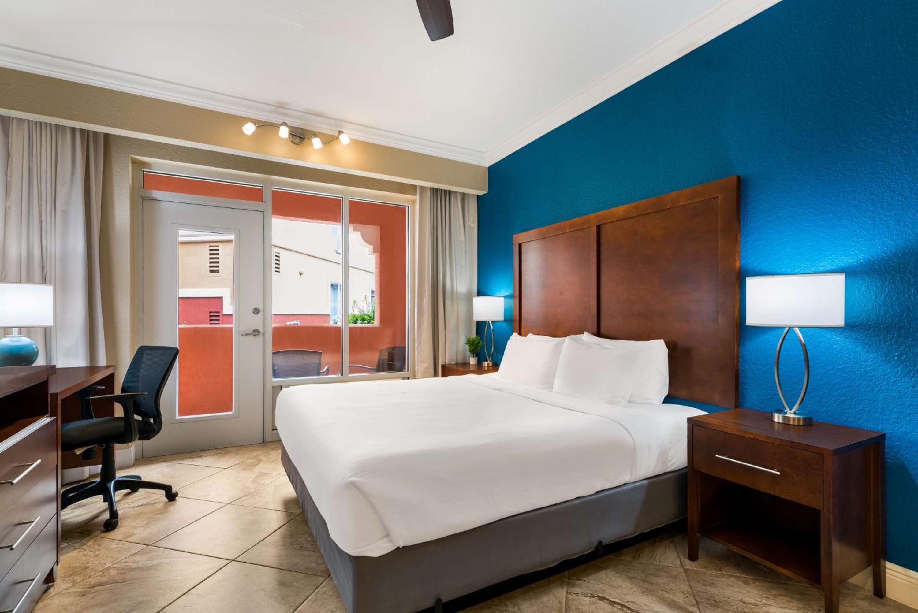 King Suite with Balcony - Photo 1