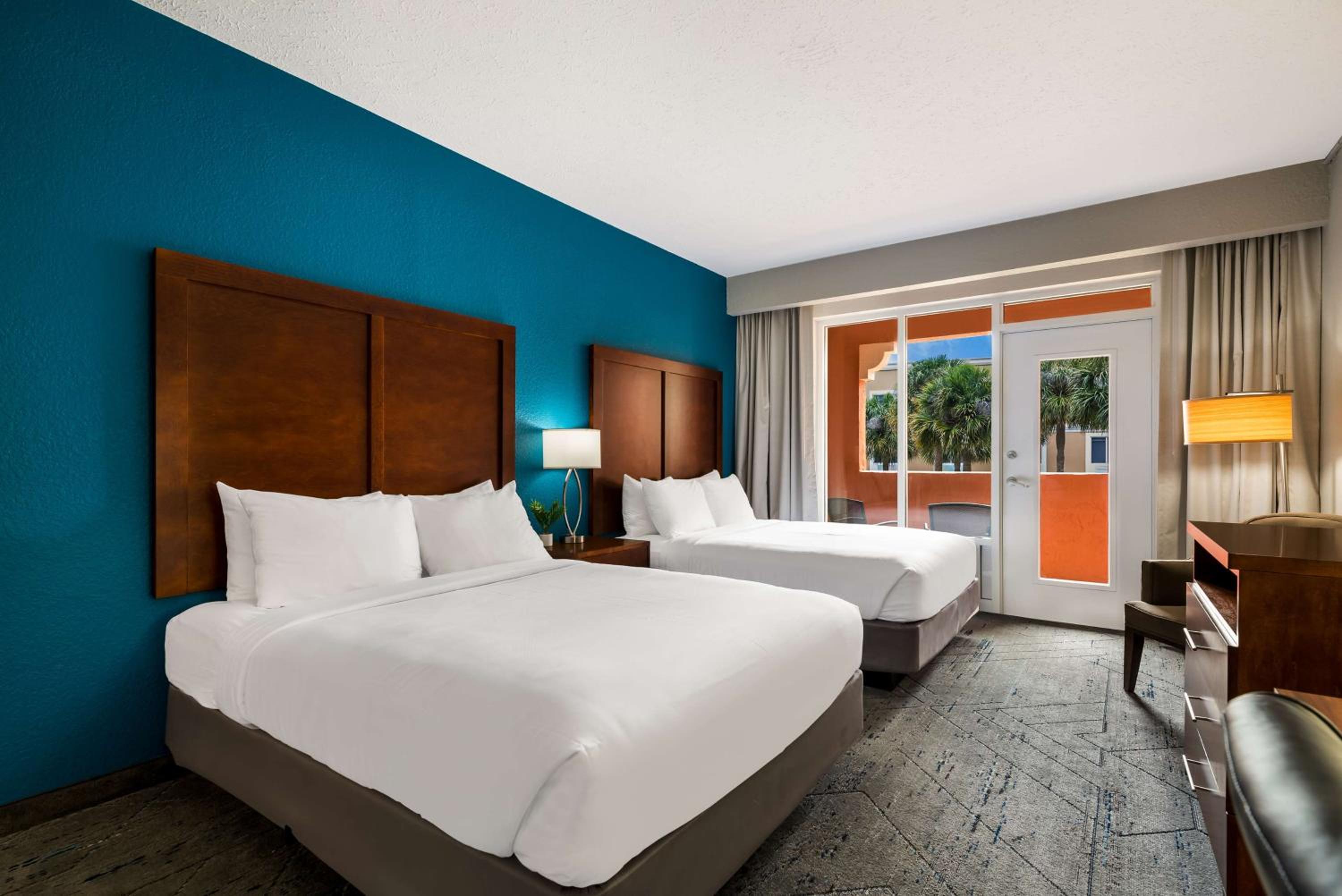 Queen Room with Two Queen Beds and Balcony - Non-Smoking - Photo 1