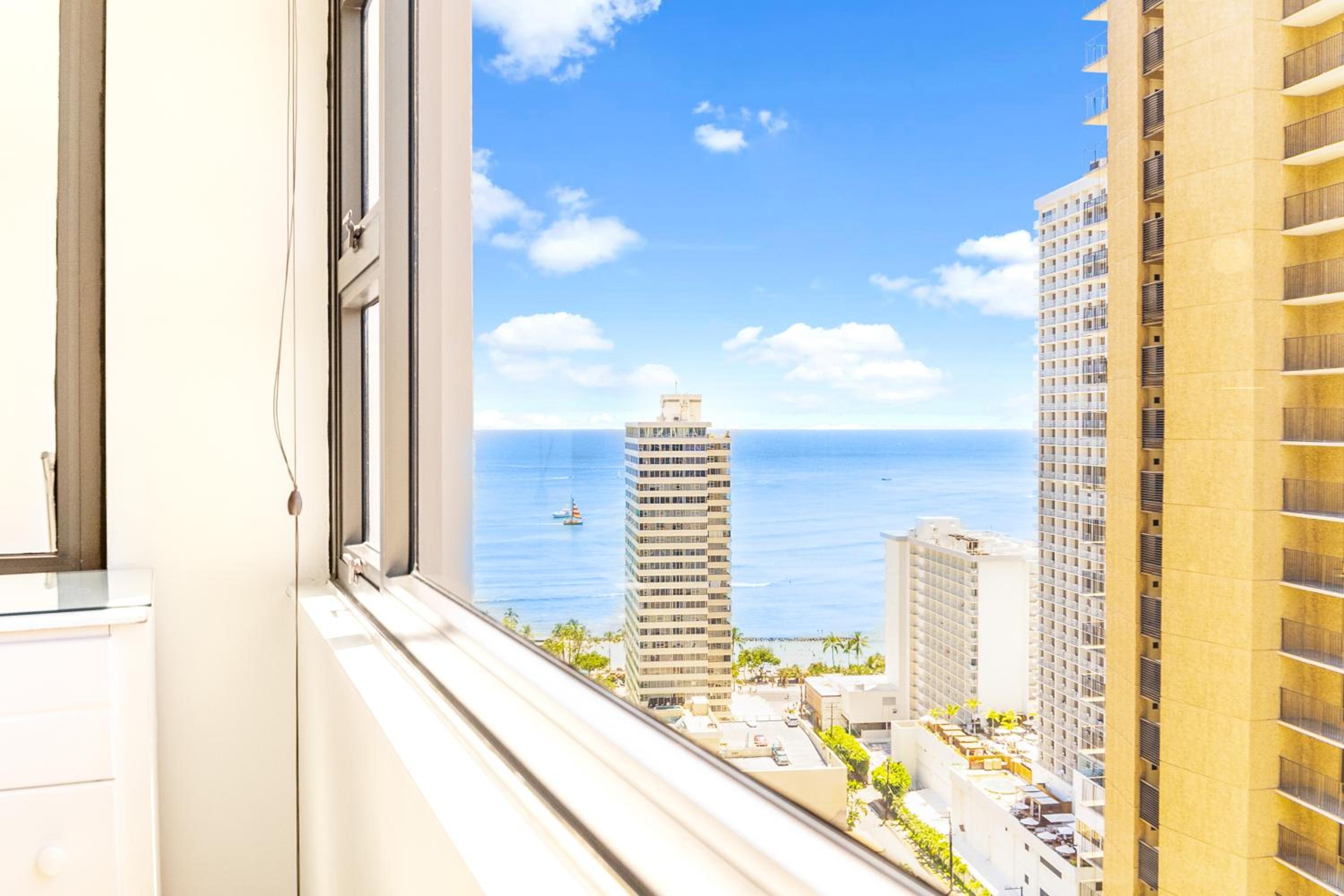 Cozy 1BR Ocean View Condo, Near Beach with Parking: One-Bedroom Apartment with Ocean View photo