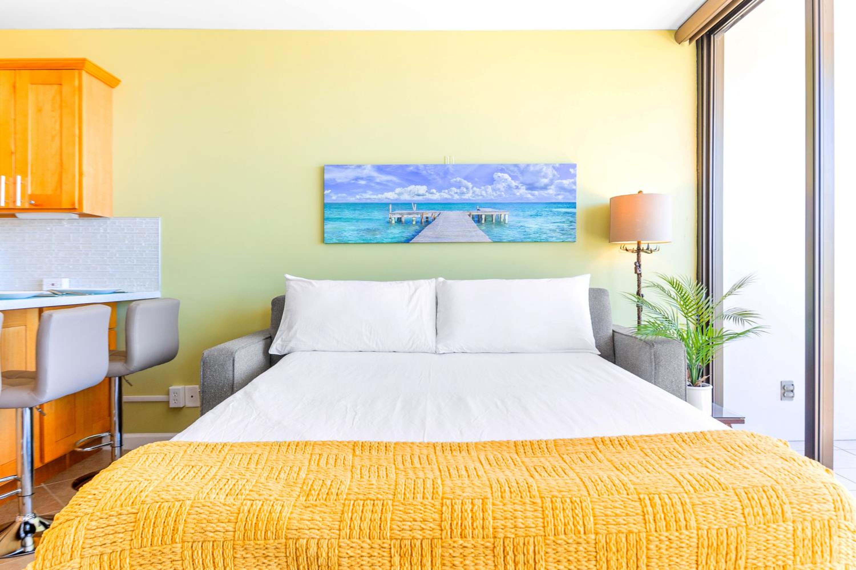 Cozy 1BR Ocean View Condo, Near Beach with Parking: One-Bedroom Apartment with Ocean View photo