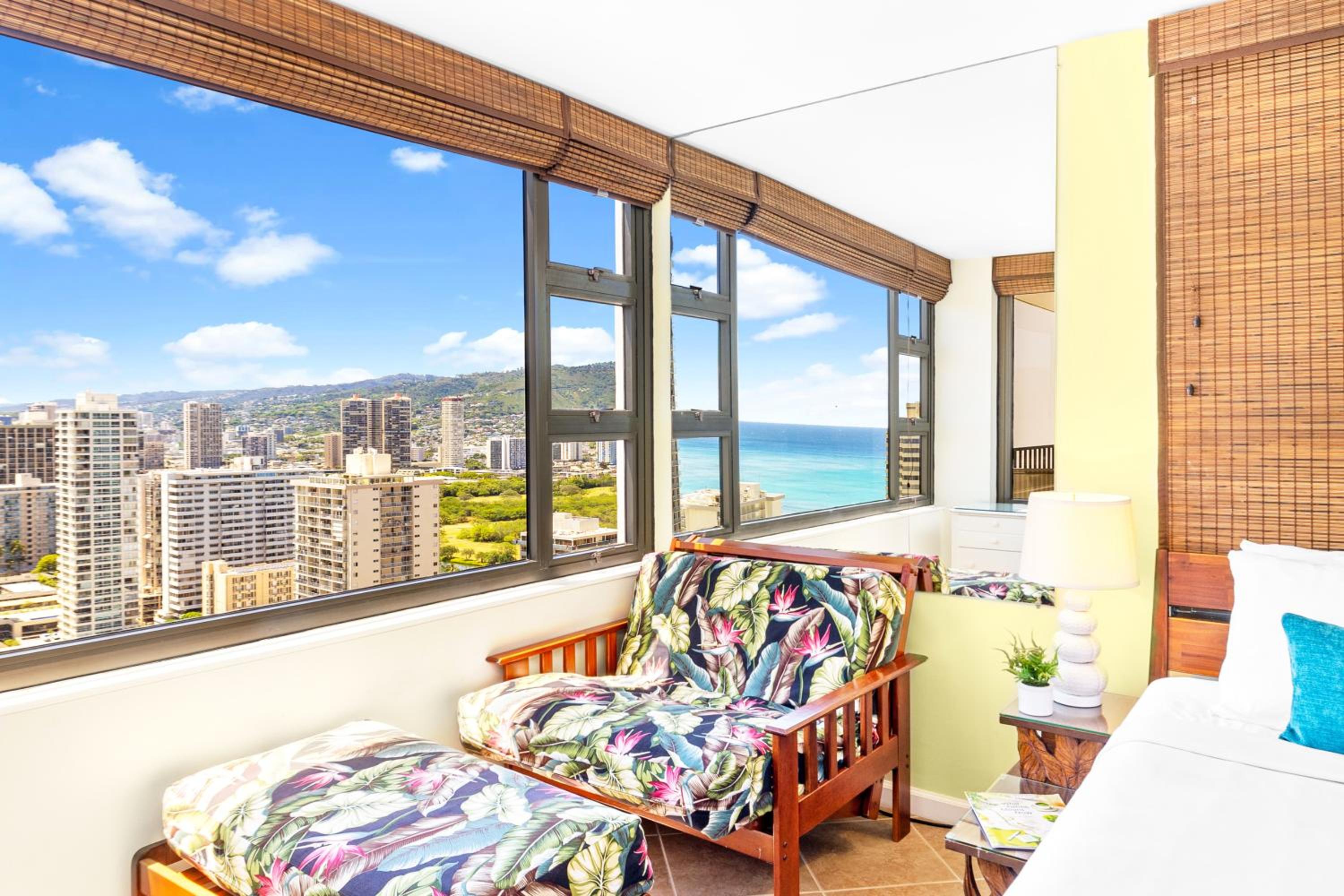 Cozy 1BR Ocean View Condo, Near Beach with Parking: One-Bedroom Apartment with Ocean View photo