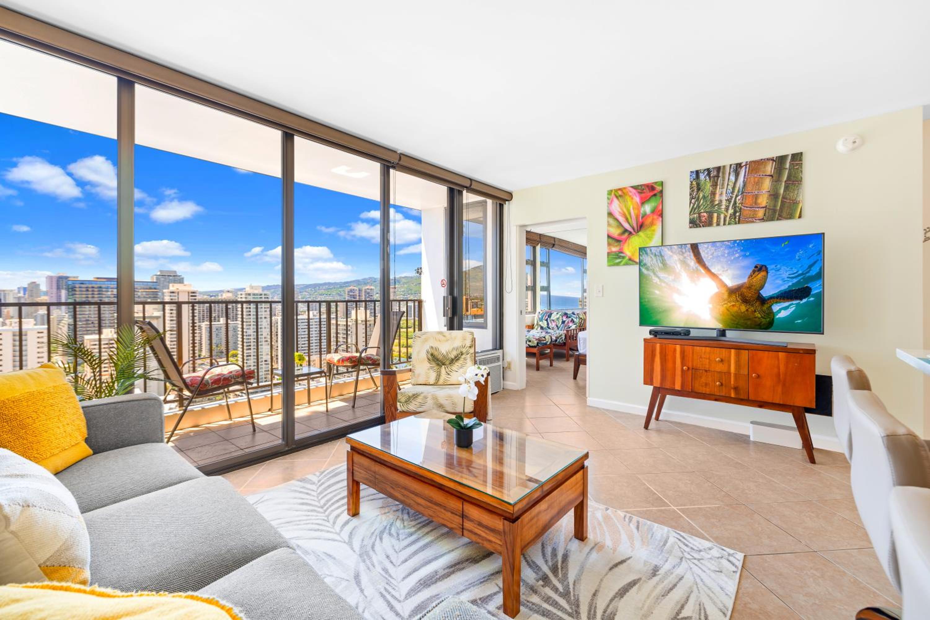 Cozy 1BR Ocean View Condo, Near Beach with Parking: hotel room photo