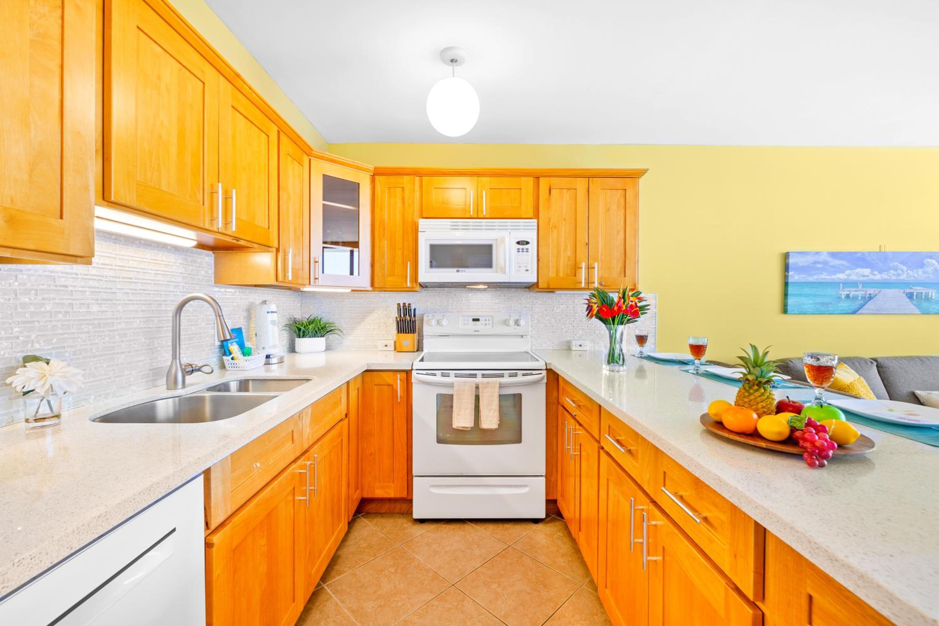 Cozy 1BR Ocean View Condo, Near Beach with Parking: One-Bedroom Apartment with Ocean View photo