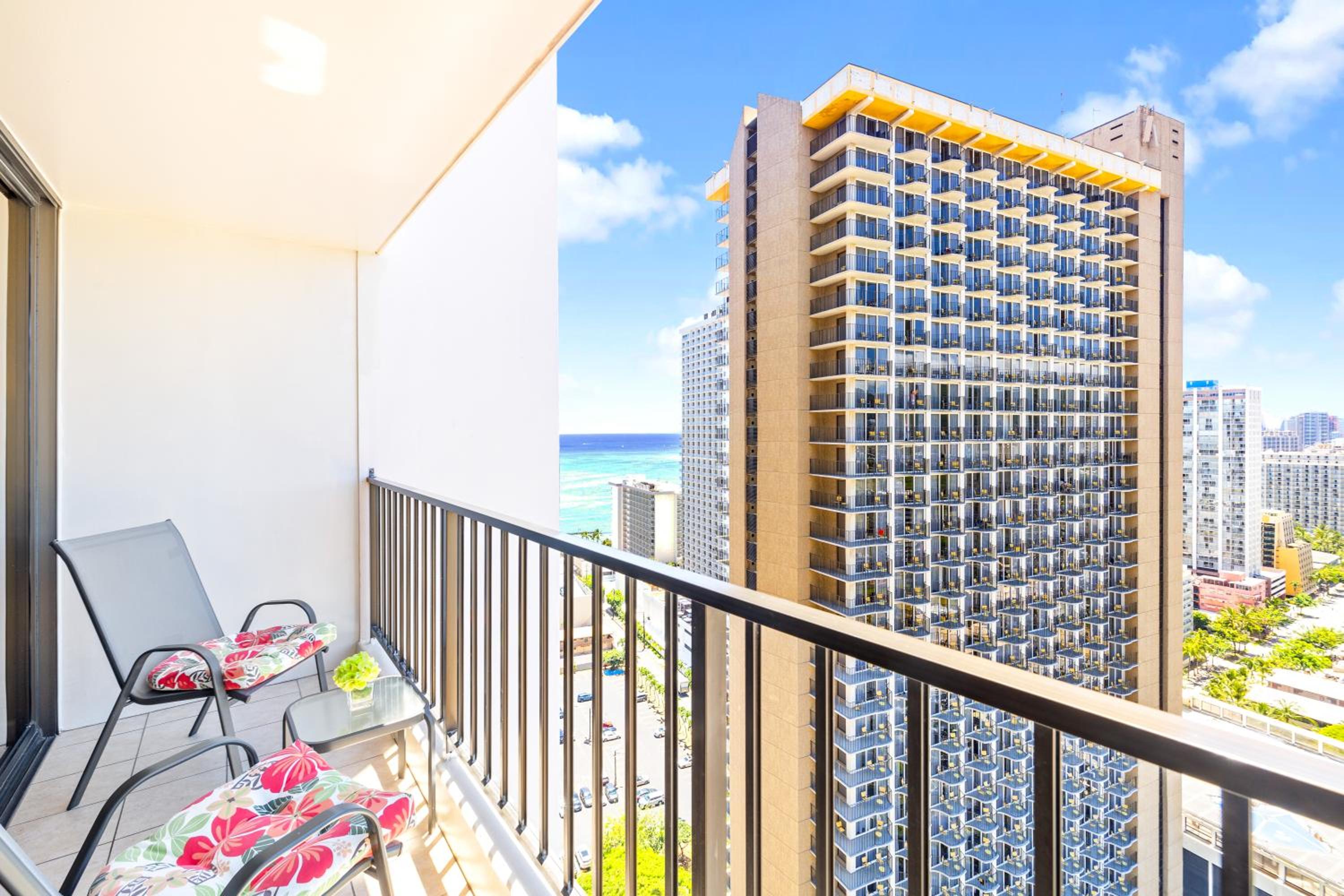 Cozy 1BR Ocean View Condo, Near Beach with Parking: One-Bedroom Apartment with Ocean View photo