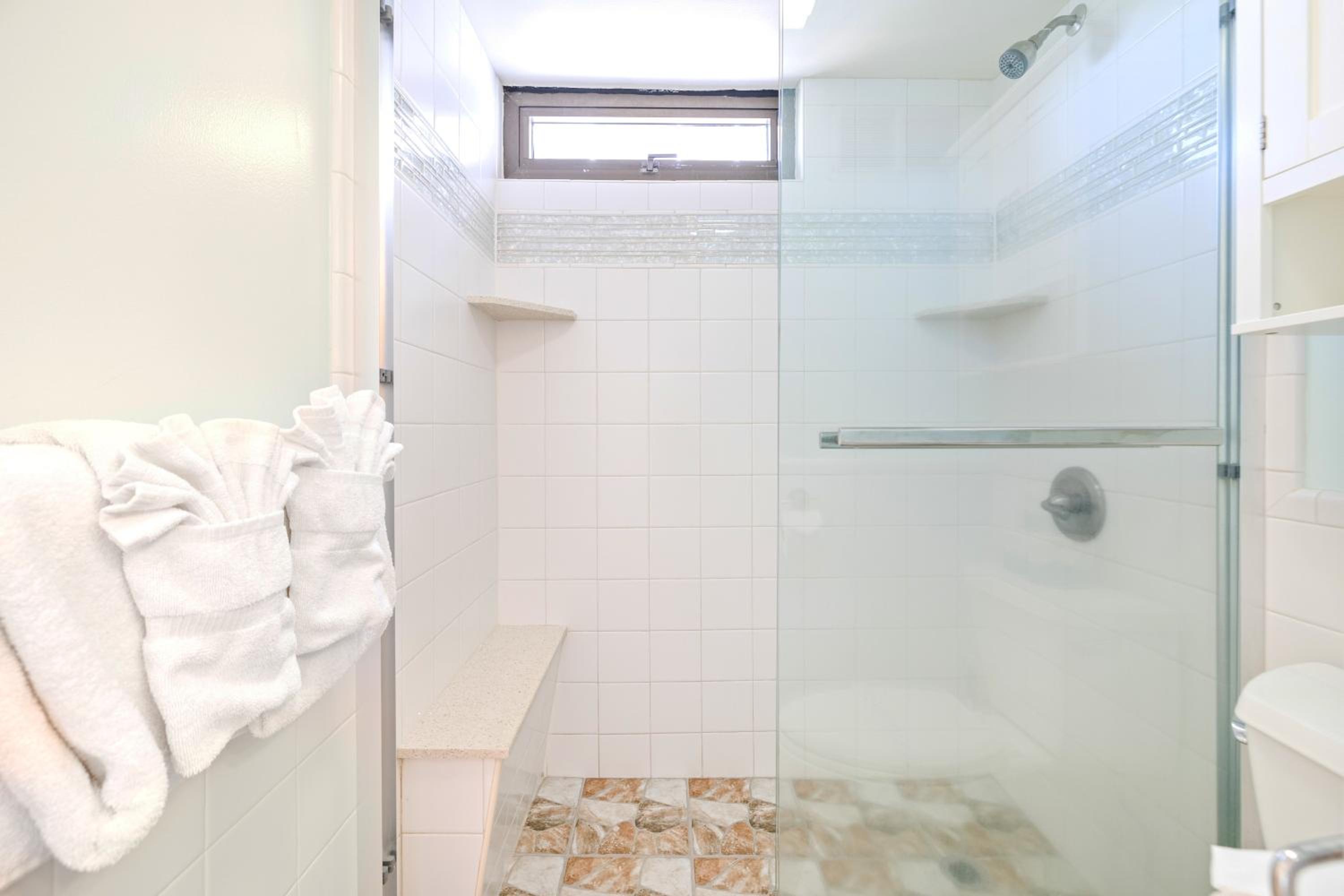 Cozy 1BR Ocean View Condo, Near Beach with Parking: One-Bedroom Apartment with Ocean View photo