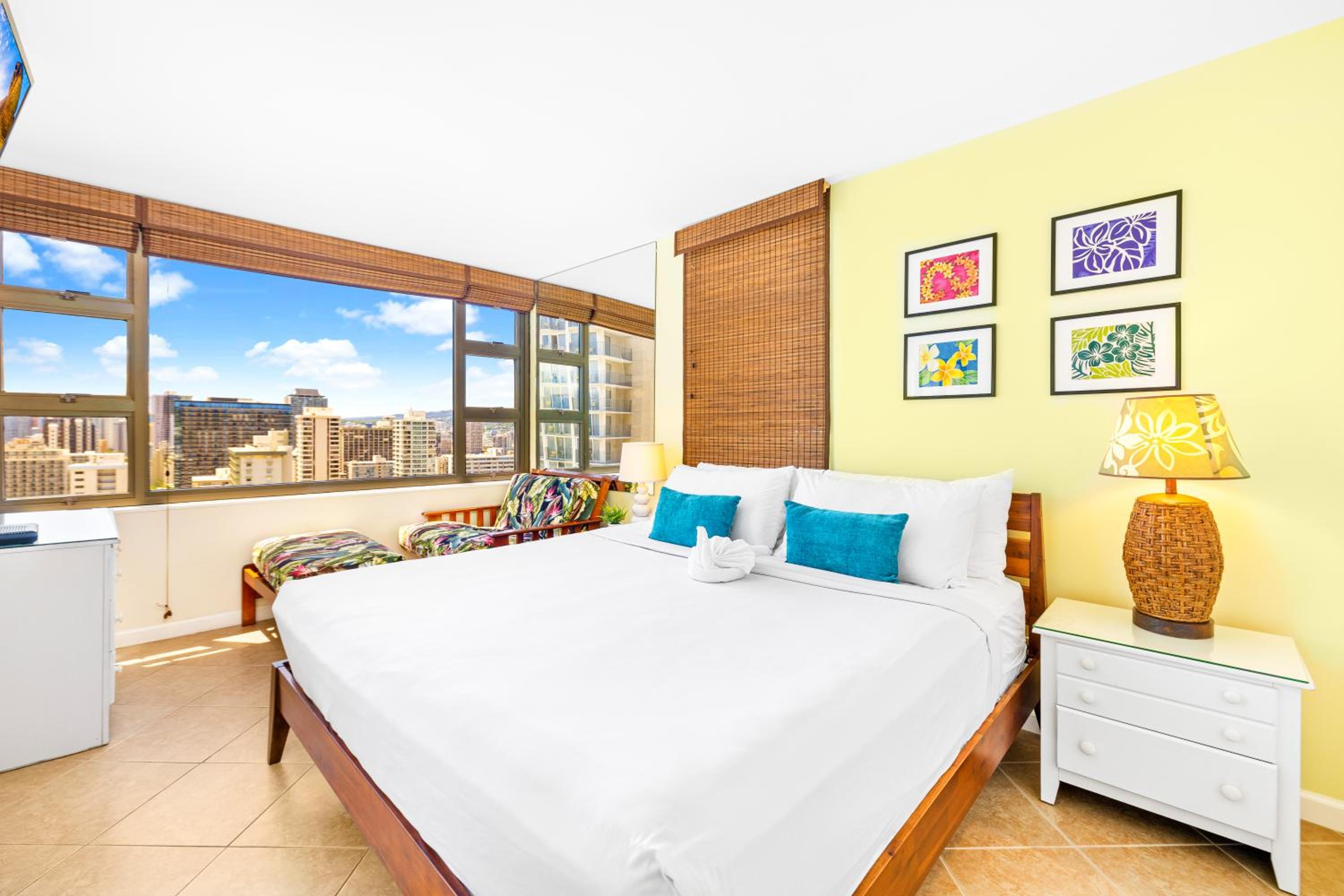 Cozy 1BR Ocean View Condo, Near Beach with Parking: One-Bedroom Apartment with Ocean View photo