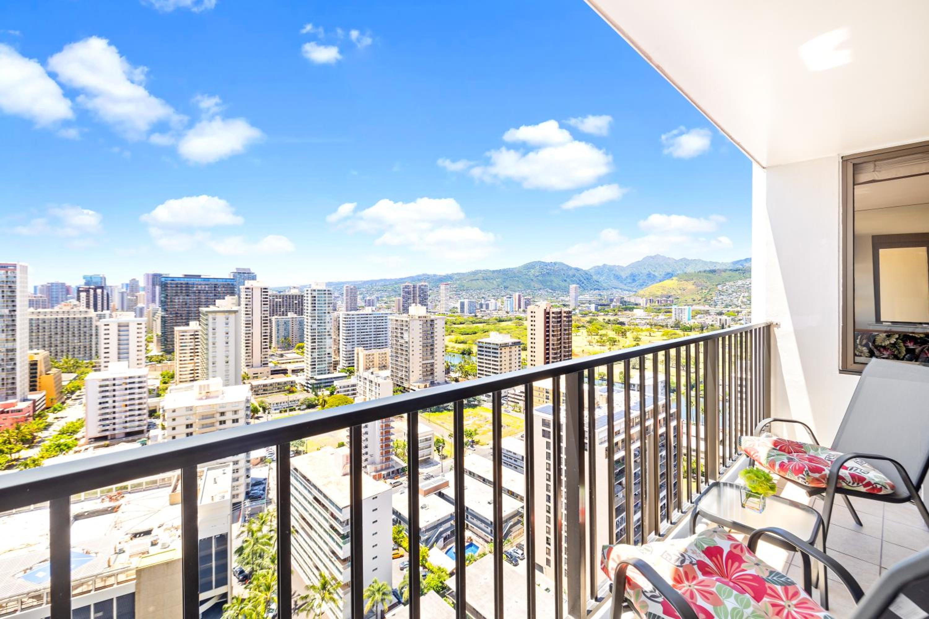Cozy 1BR Ocean View Condo, Near Beach with Parking: One-Bedroom Apartment with Ocean View photo