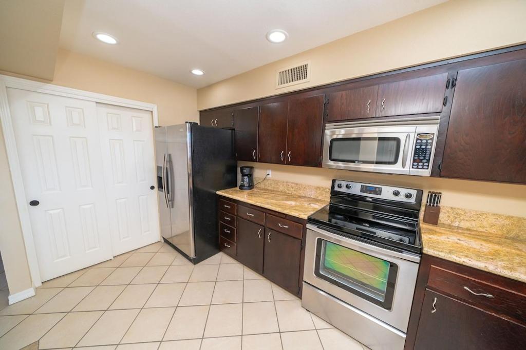 Three-Bedroom House photo 3