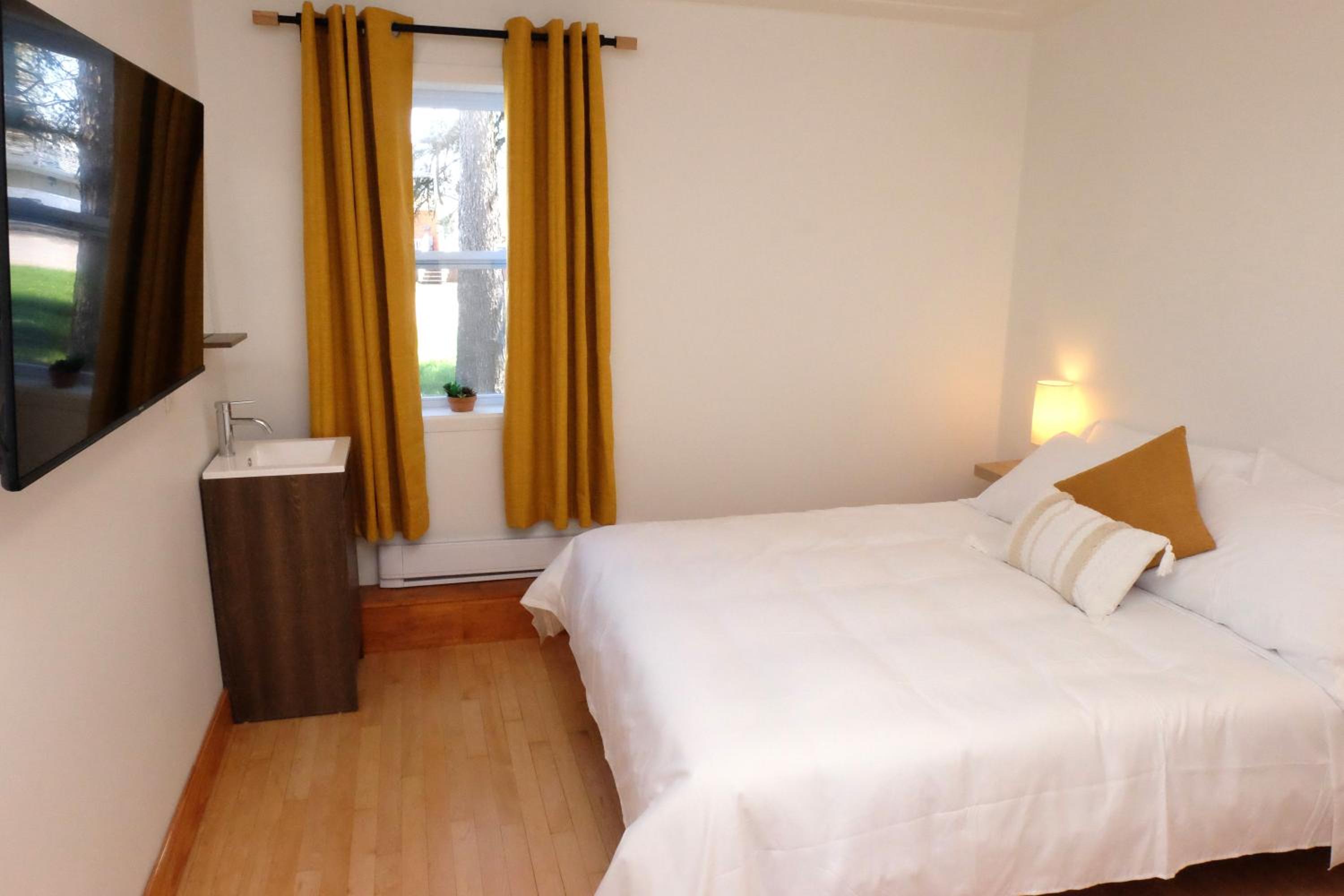 Queen Room with Shared Bathroom