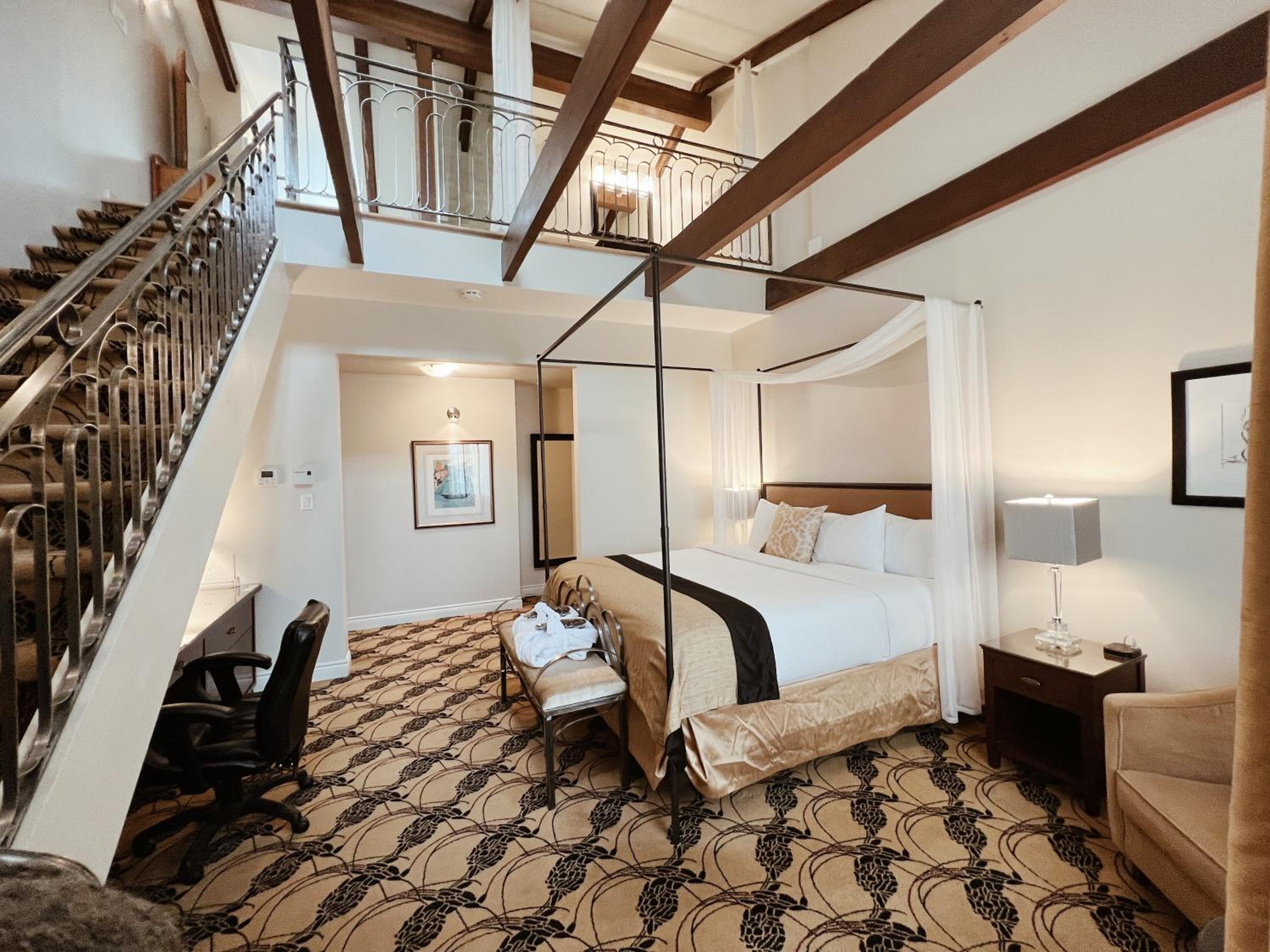 Contemporary Junior Suite thumbnail 6