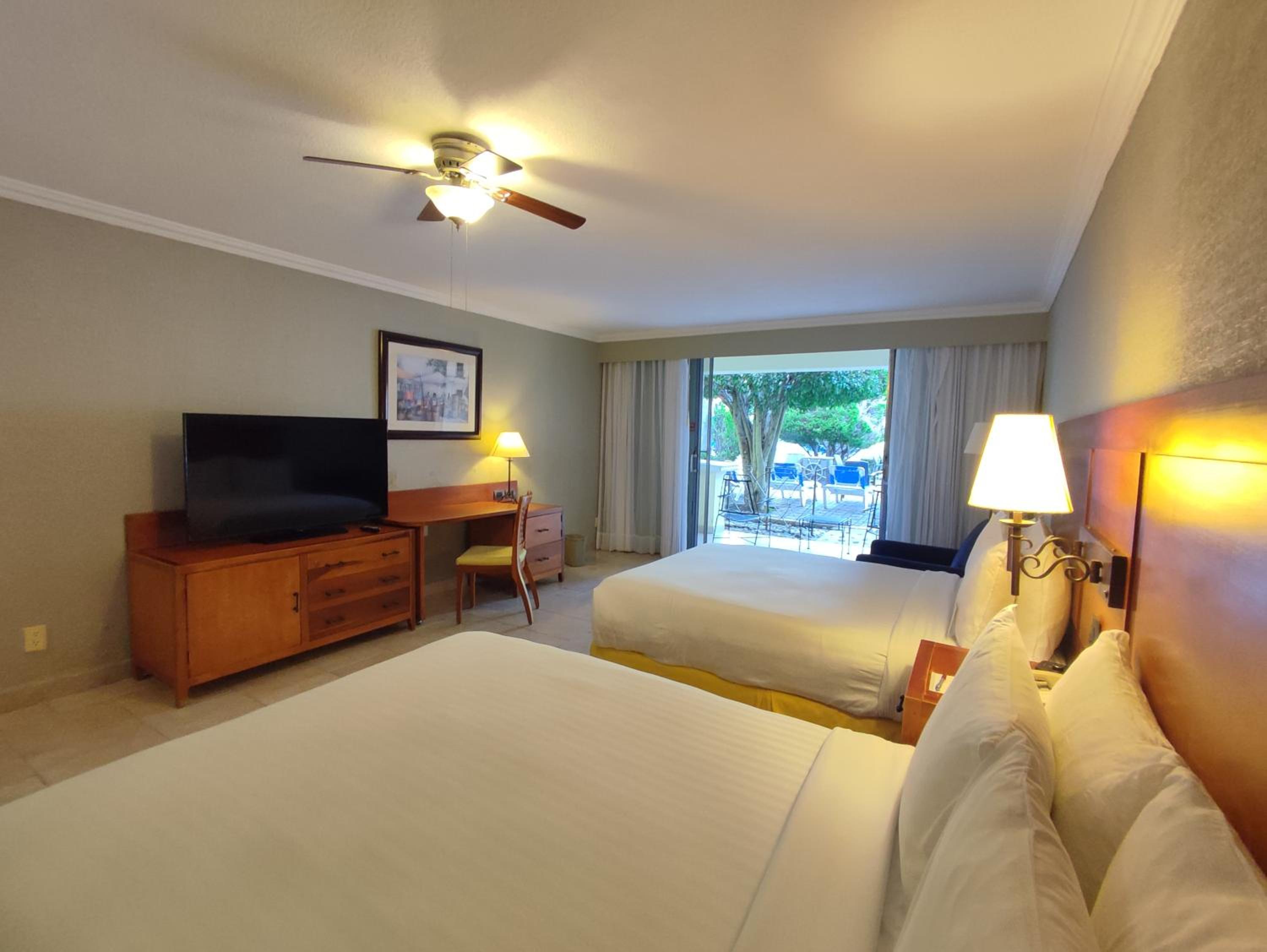 Guest Room, 2 Queen, Pool View, Balcony