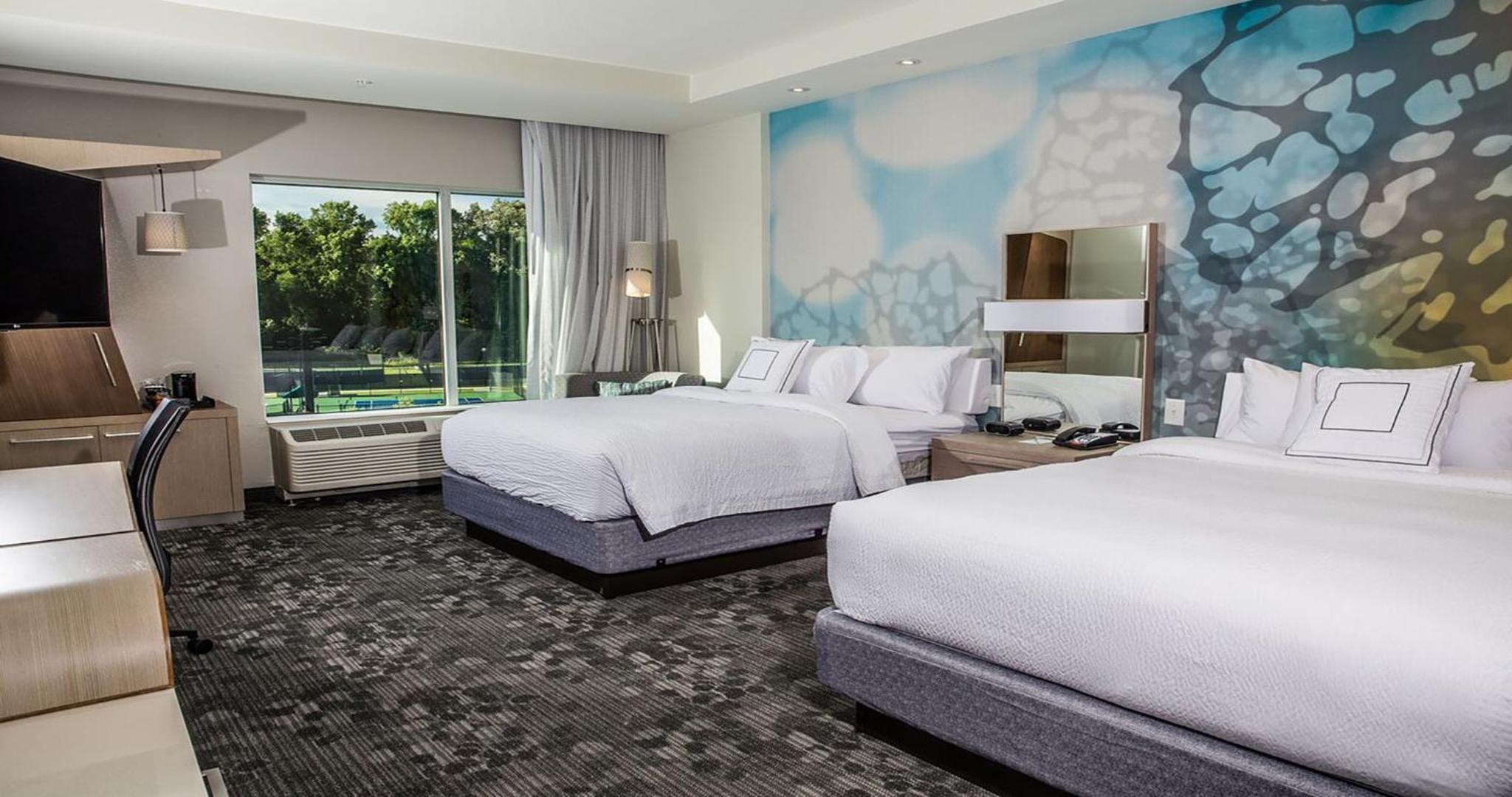 Queen Room with Two Queen Beds - Hearing Accessible