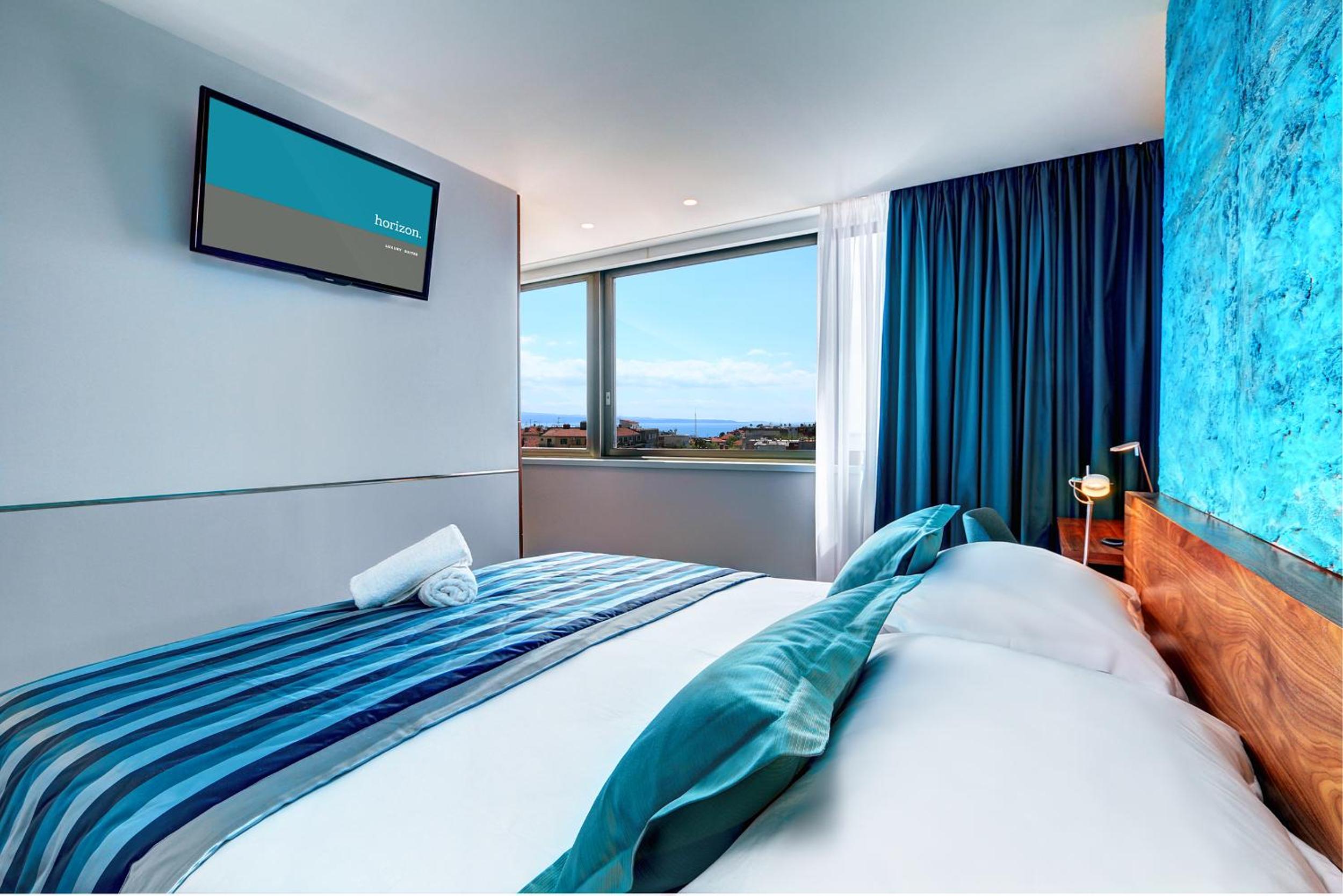 Superior Suite with Sea View - Photo 2