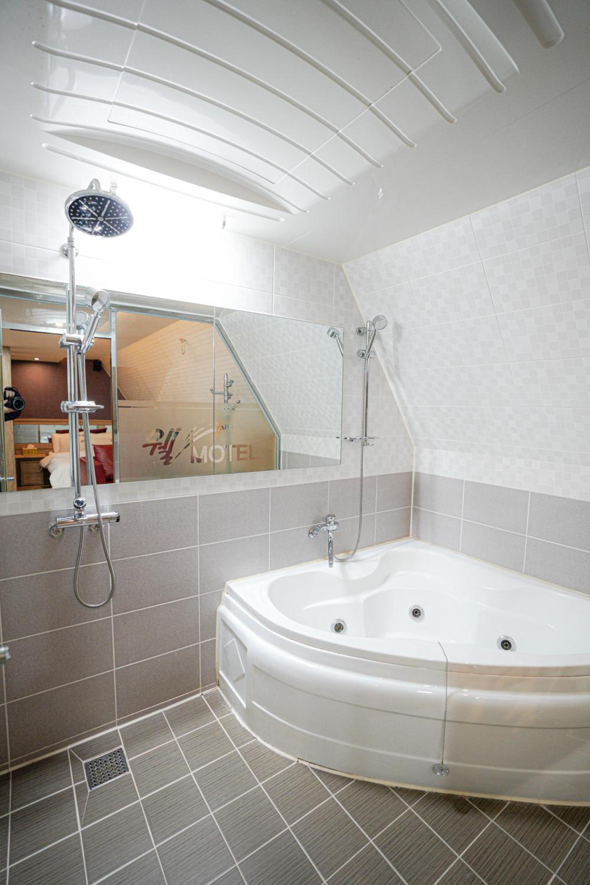 Family Suite - Photo 12