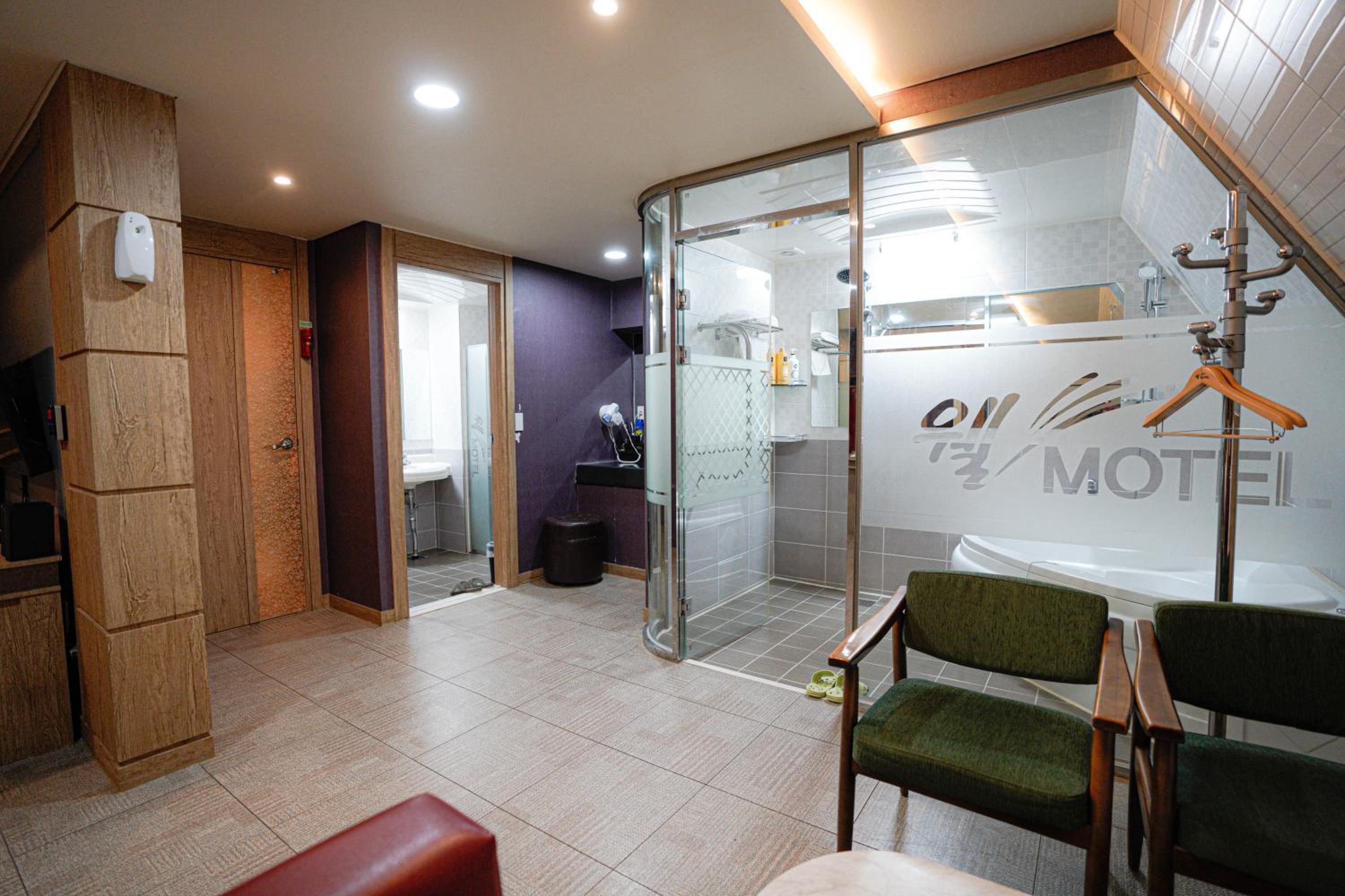Family Suite - Photo 15